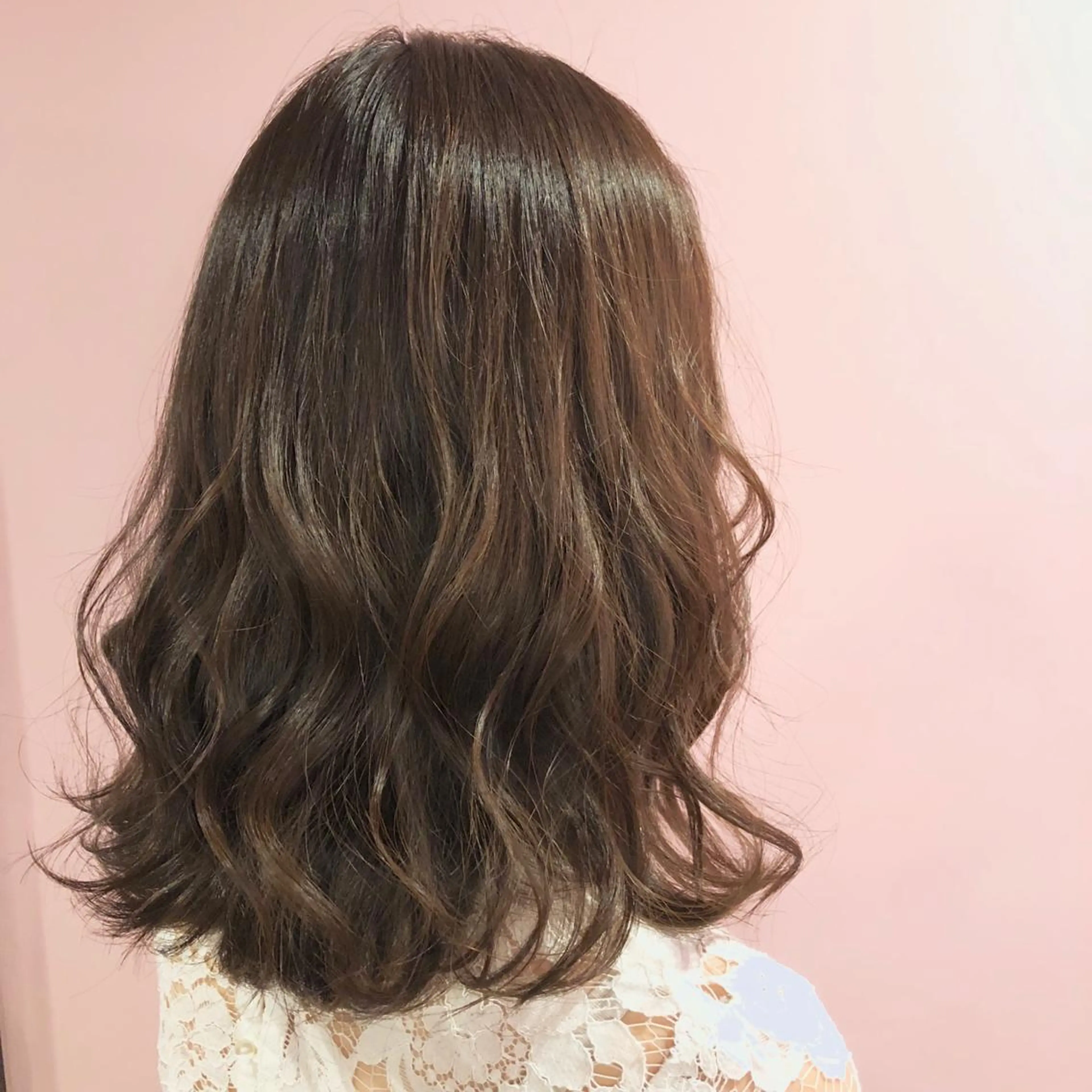 ミディアム カラー ヘアアレンジ アッシュ オリーブアッシュ カット ヘアカラー トリートメント ✨髪質改善縮毛矯正✨ 宇田川修平のエステ・リラクイメージ