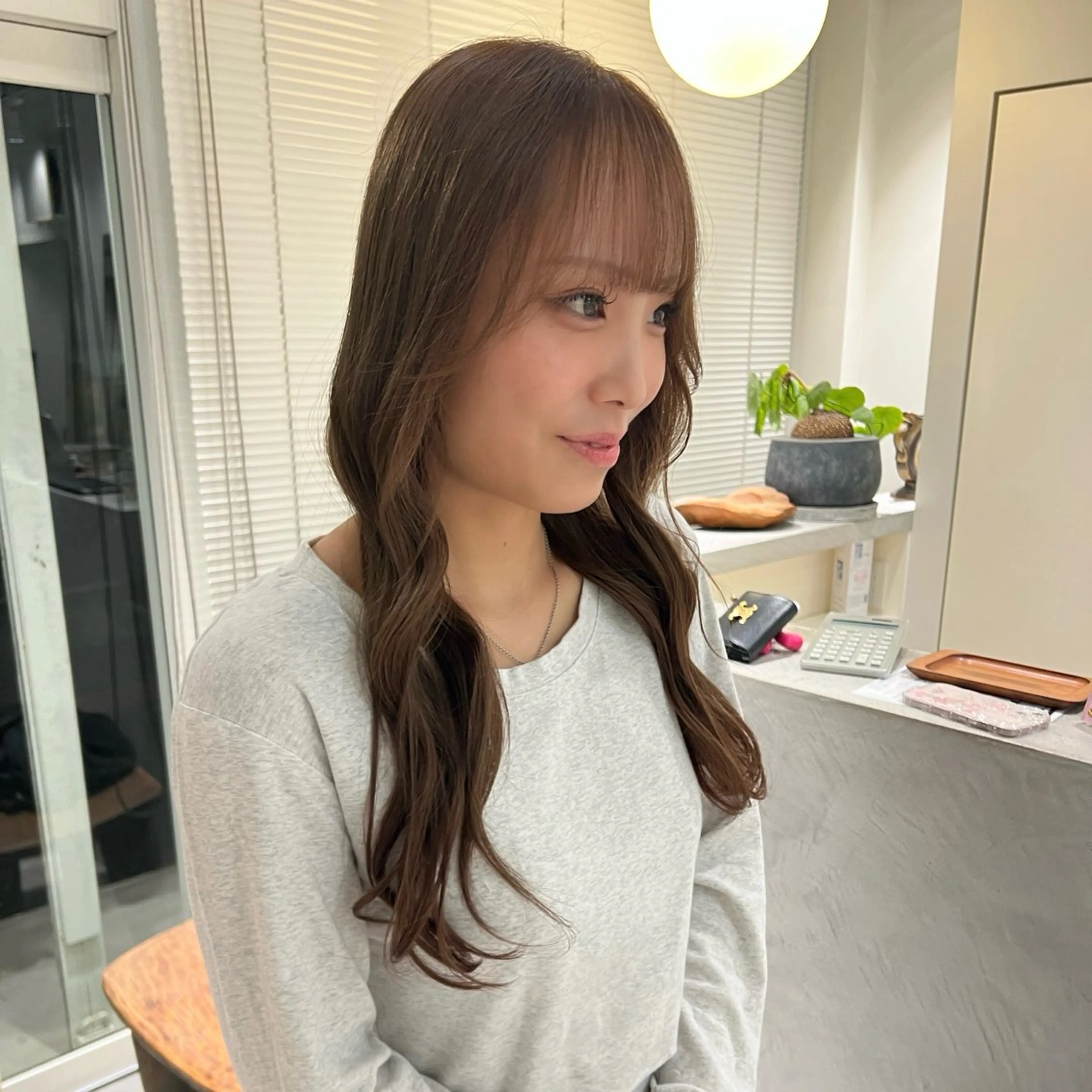 ロング カラー ヘアカラー 周東 芽依のヘアスタイル