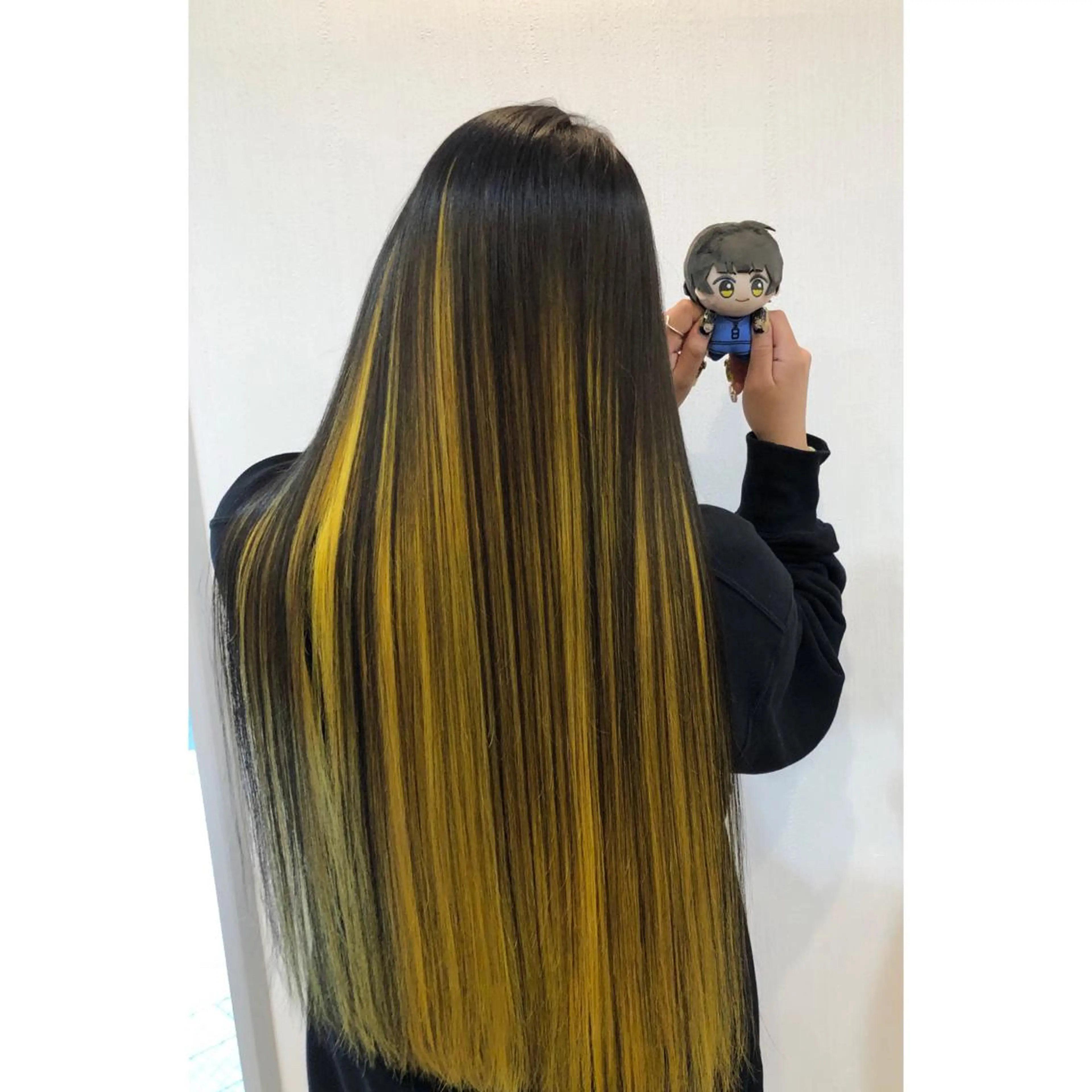 ロング カラー ブリーチ ブルーカラー ケアブリーチ ハイトーンカラー インナーカラー 推しカラー✨ オタク美容師ユウカのヘアスタイル