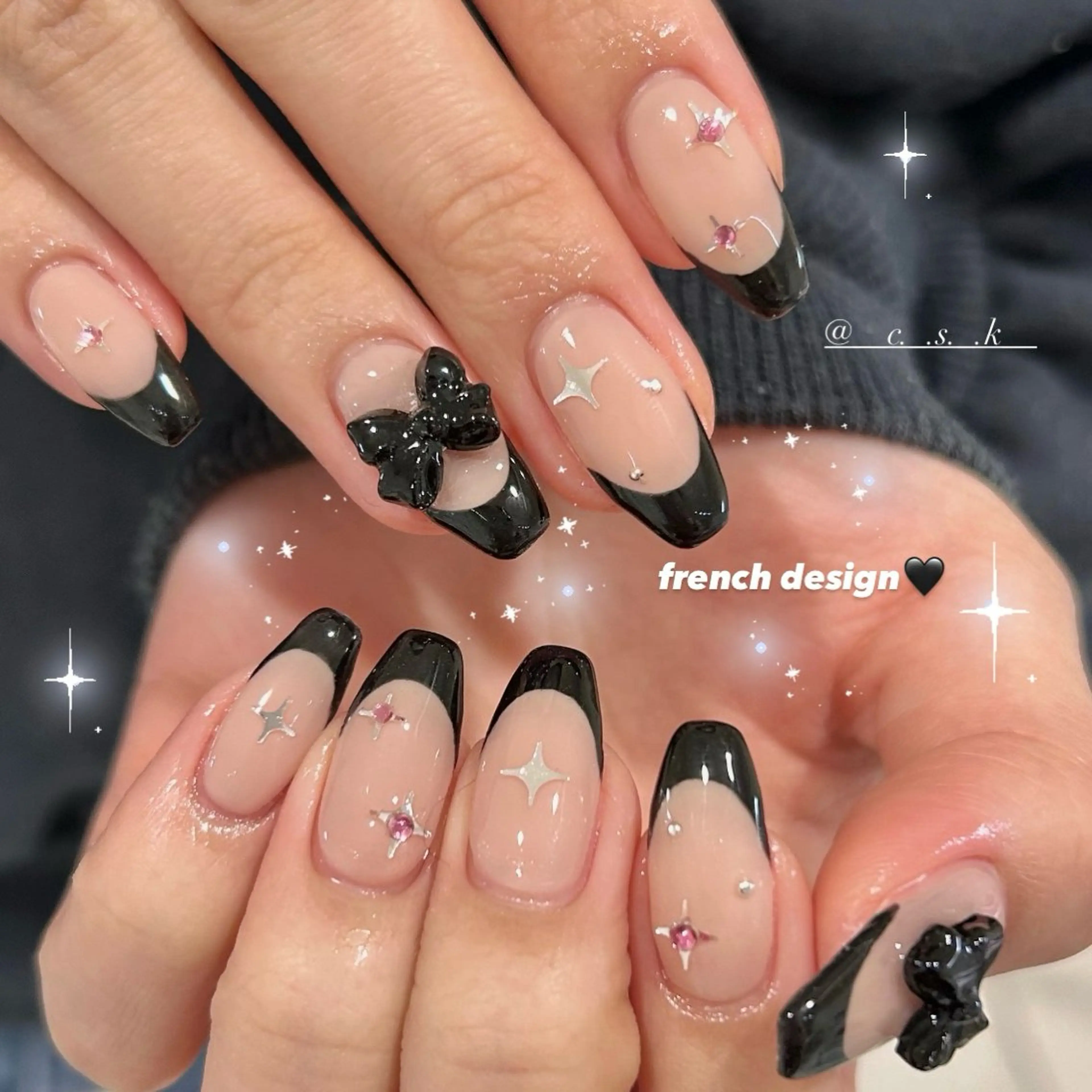 ネイル リボン ストーンネイル ハンドネイル 🎀チーク/ちゅるん 🫧chisa🎀のネイルデザイン