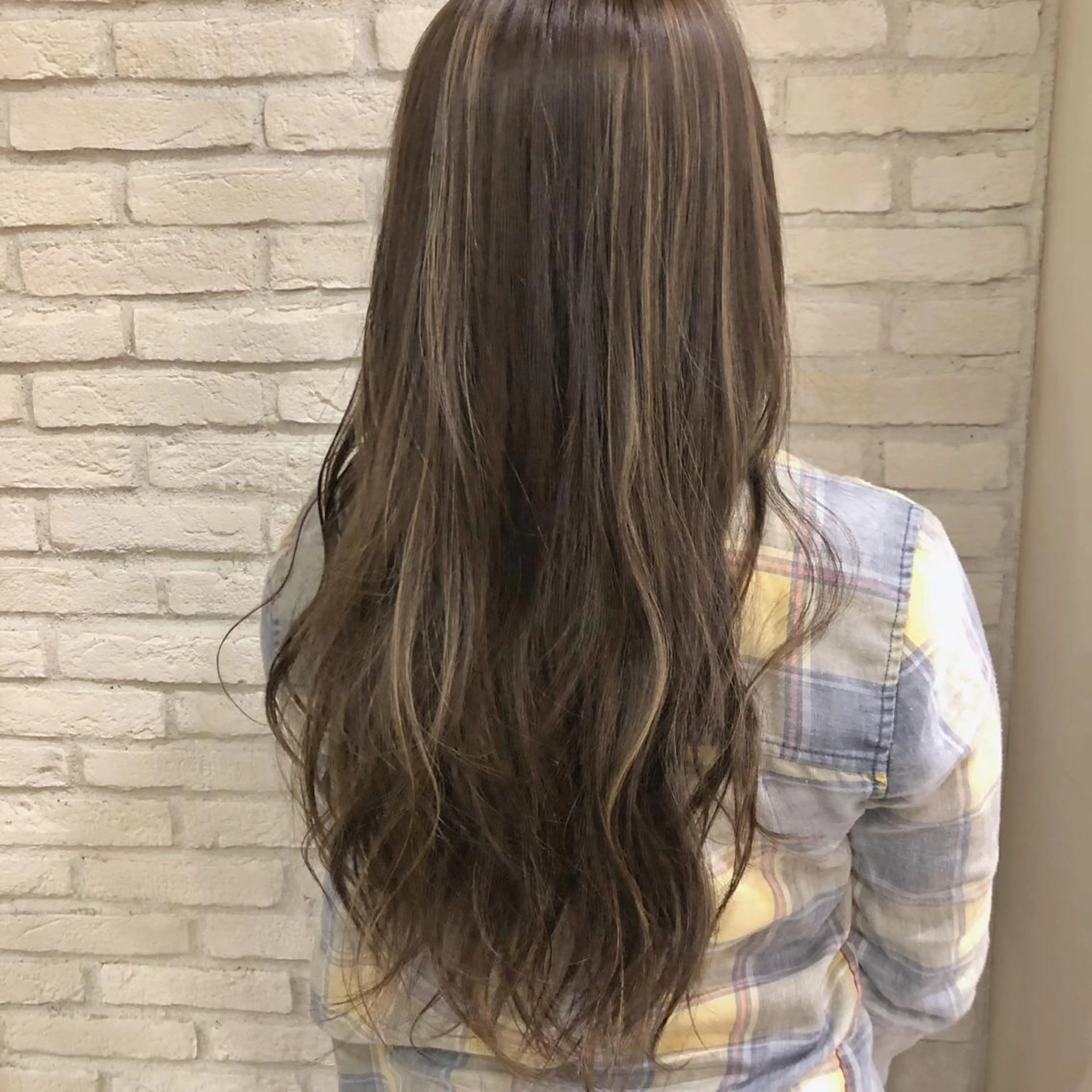 ロング カラー アッシュ ベージュカラー ブリーチ ハイライトカラー ハイライト oggi +KENJE所属・大平 美沙のヘアスタイル