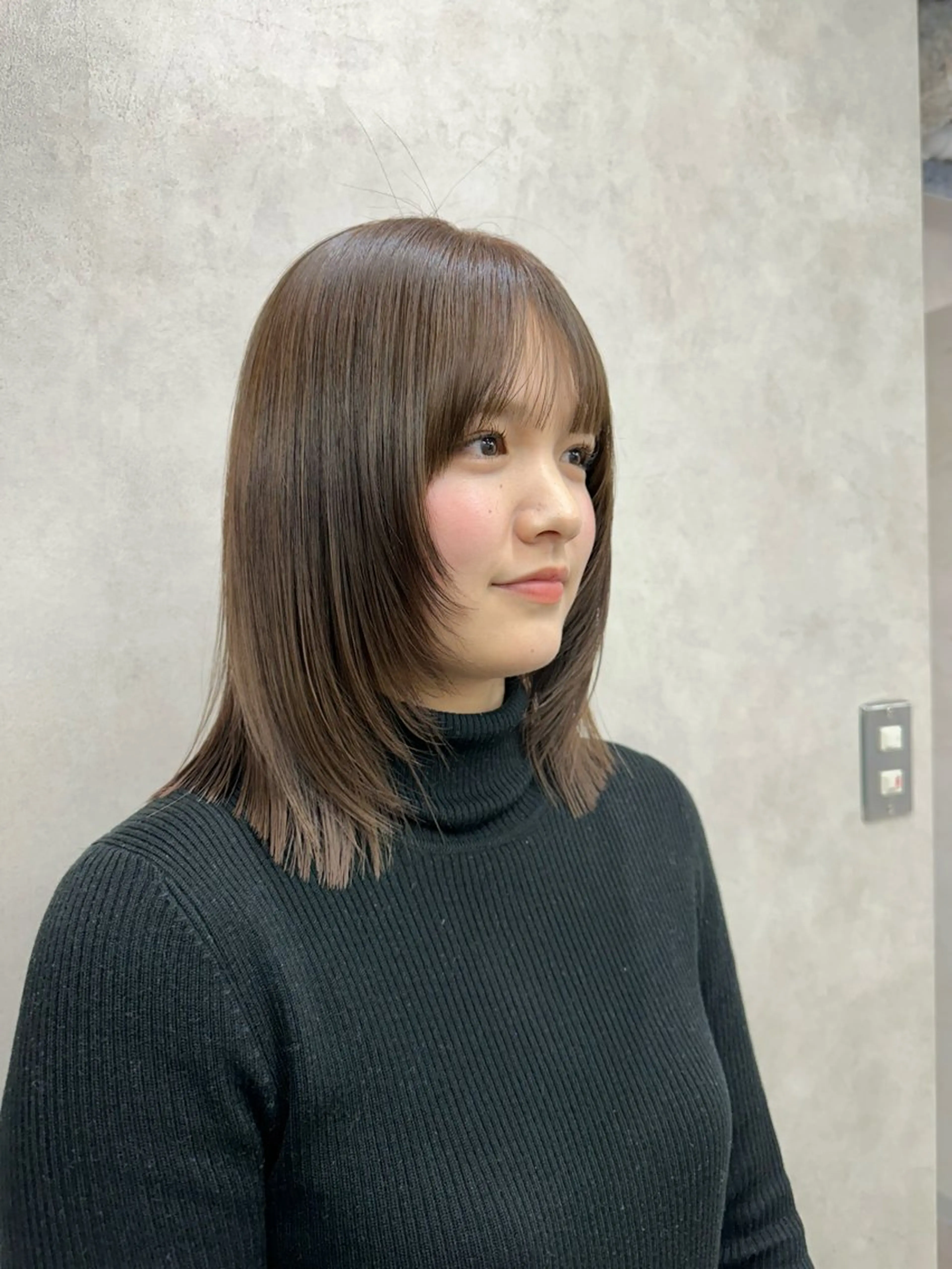 ミディアム カラー 顔周りカット ako │ soa巻ける縮毛矯正のヘアスタイル