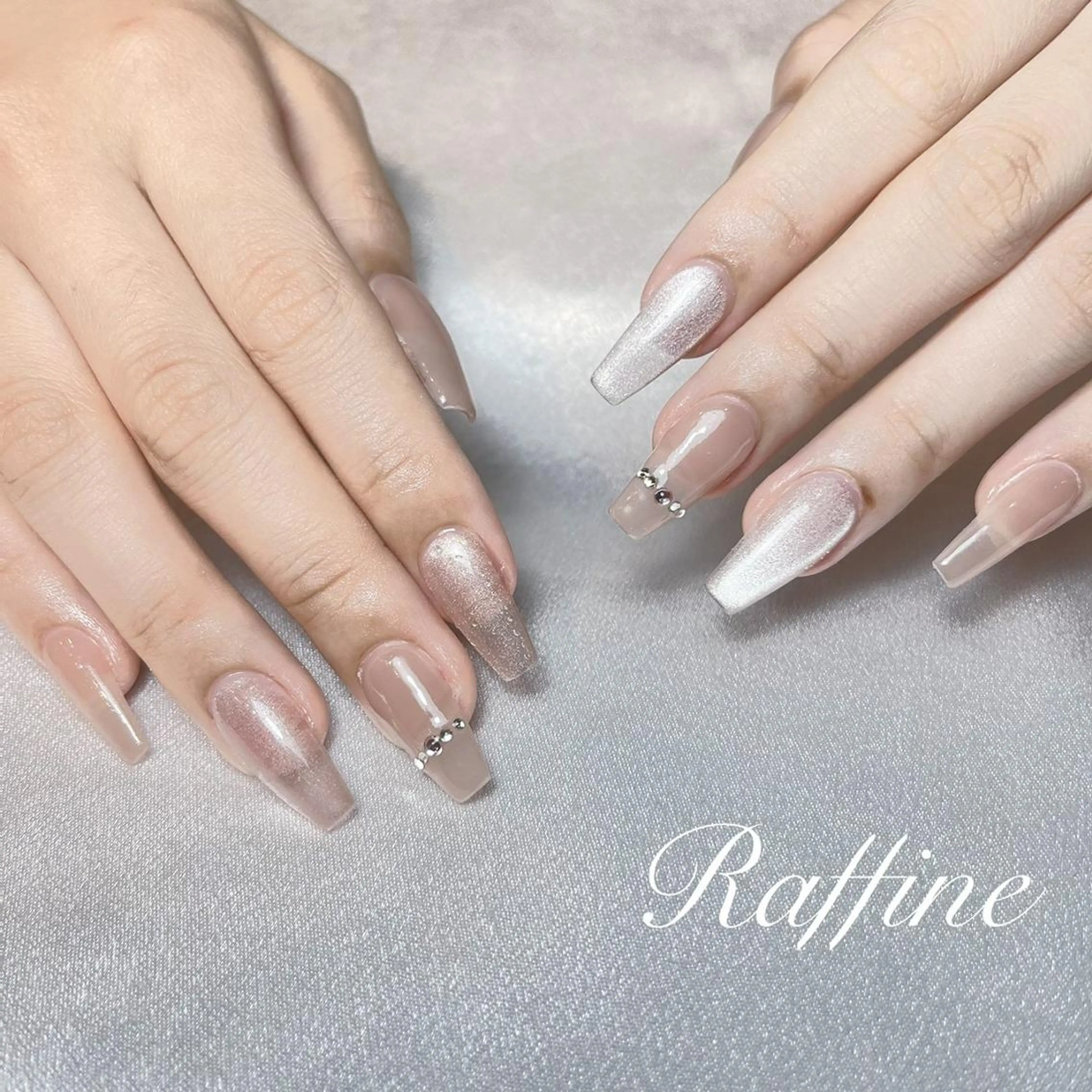 ネイル ハンドネイル RAFFINE 月🦋🩵のネイルデザイン