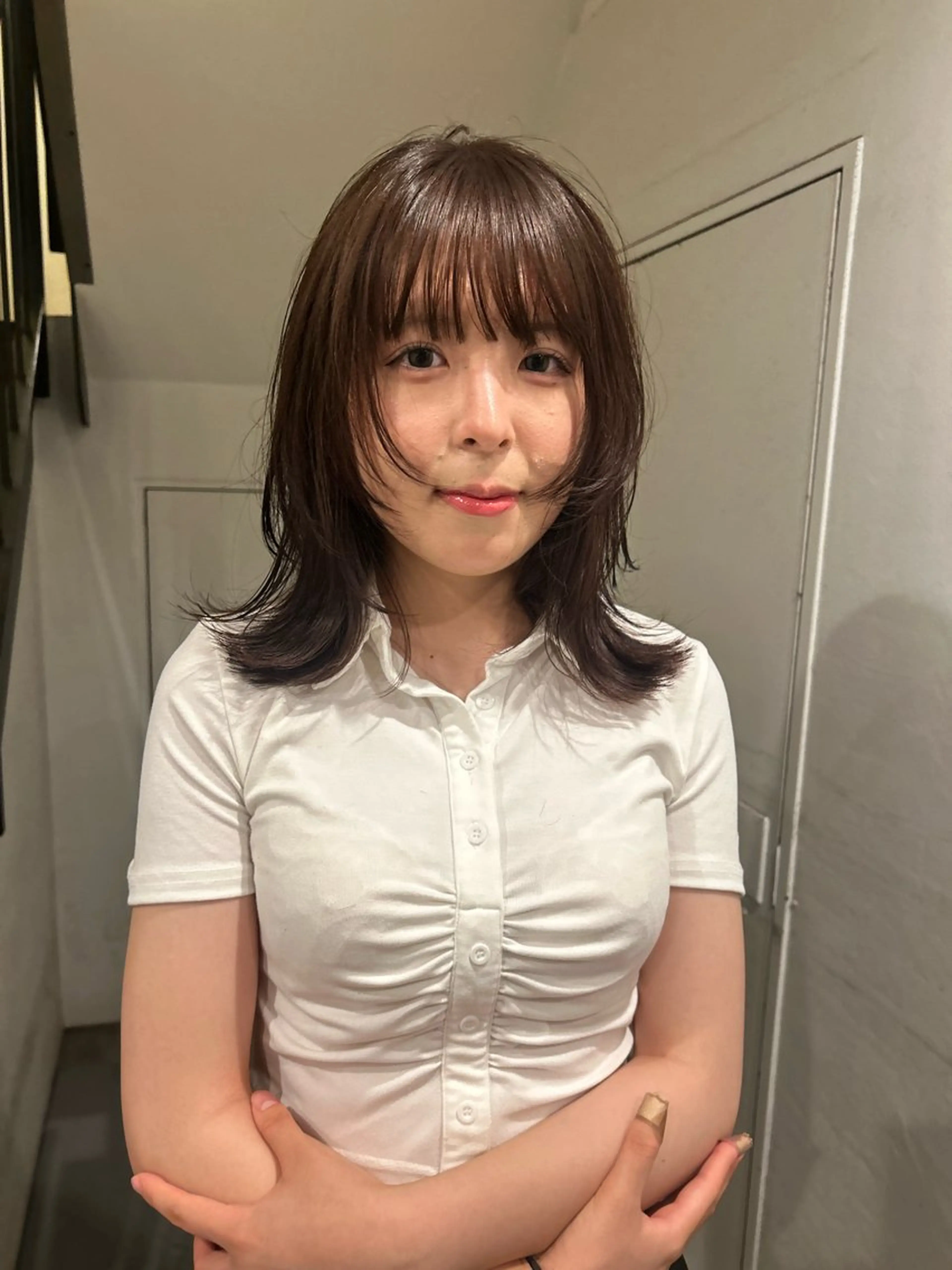 ミディアム hen所属・心斎橋/レイヤー/ ブリーチ/モエのヘアスタイル