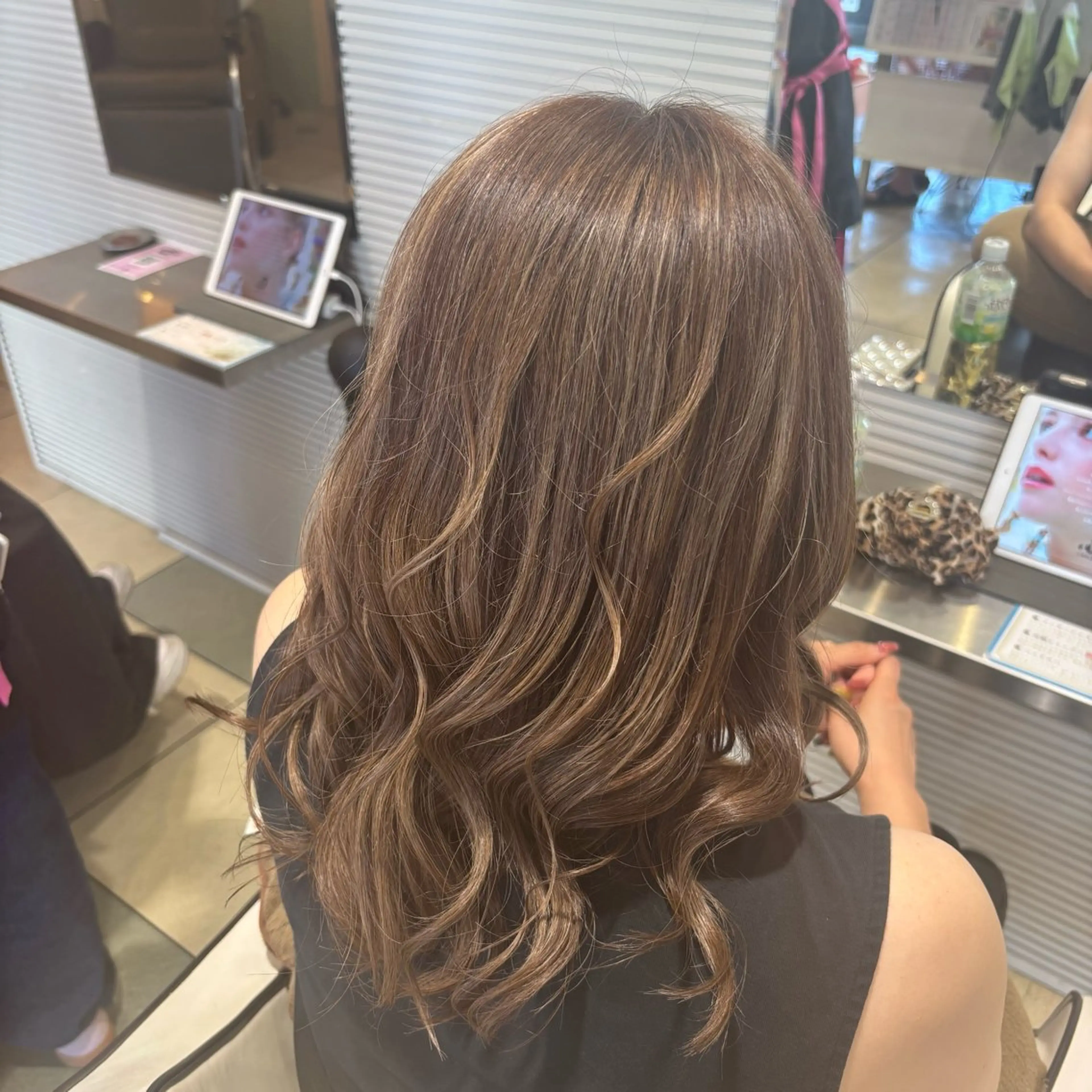 ミディアム カラー ベージュカラー⌇﻿ くびれヘア.𐙚心音のヘアスタイル