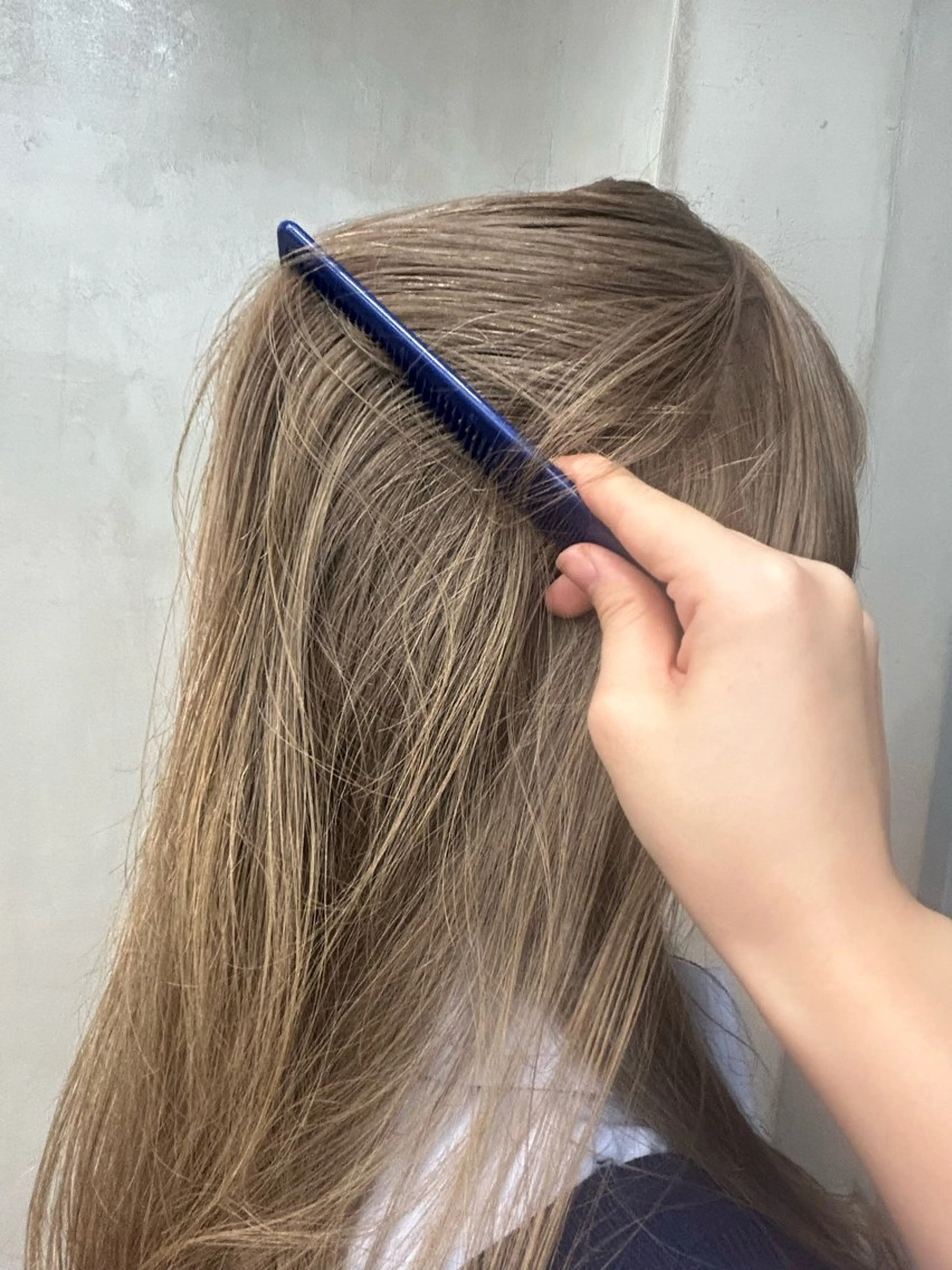 カラー ベージュカラー ブリーチ 浅野 桃代のヘアスタイル