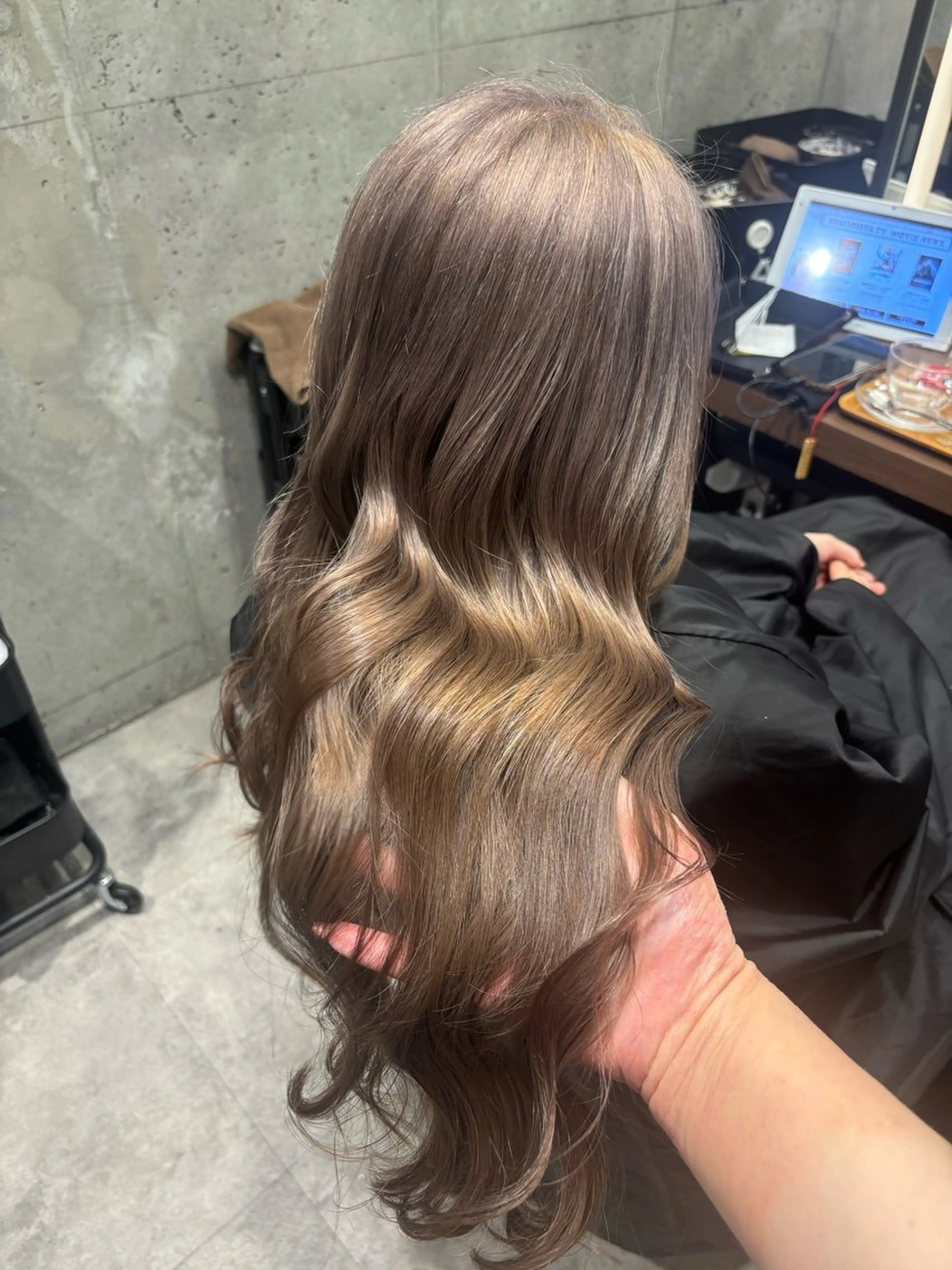 カラー ブリーチ ヘアカラー 暖色/ハイトーン/ カラー/HBLのヘアスタイル