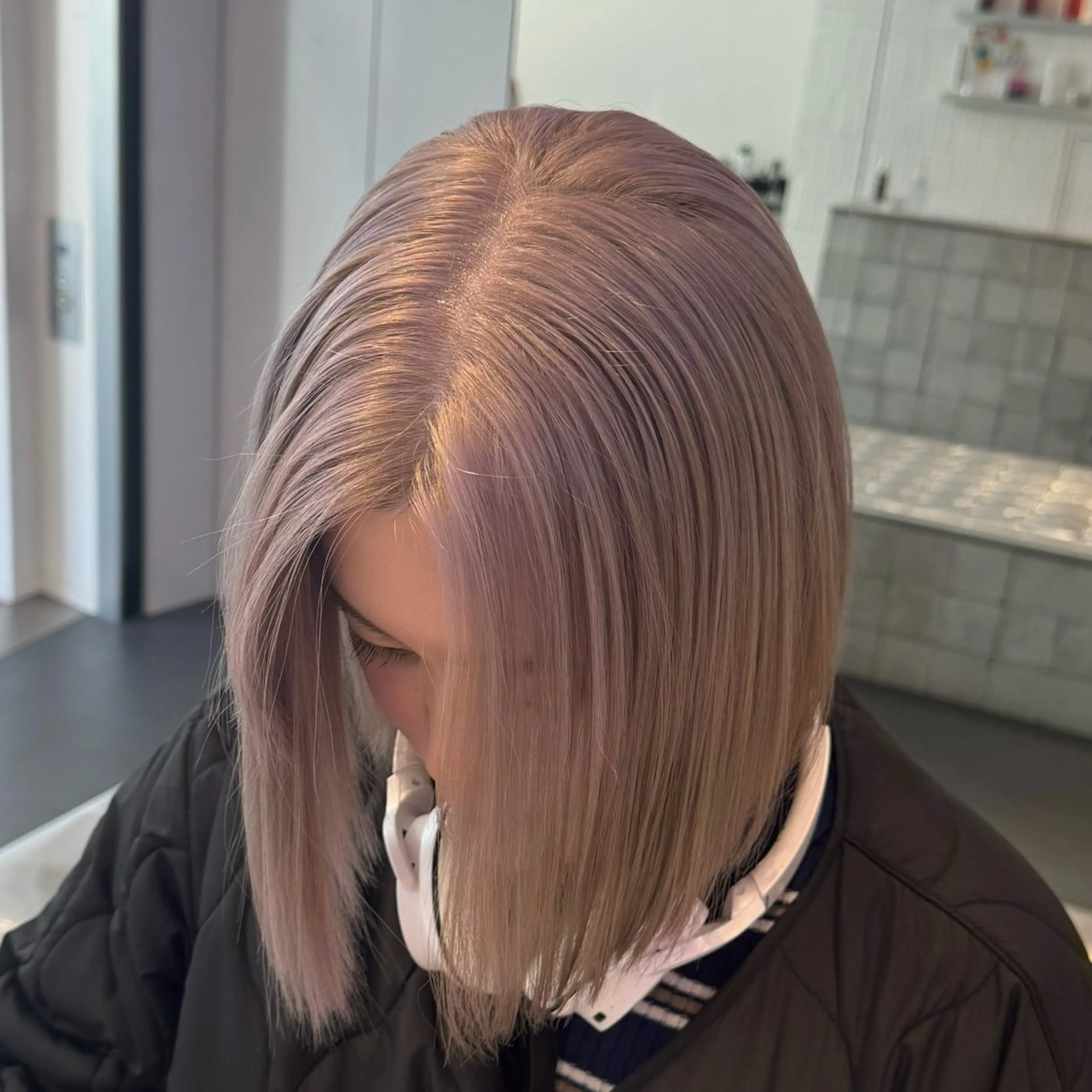 ショート カラー ブリーチ 🌼動き×透明感🩵 ハイトーン/ナナのヘアスタイル