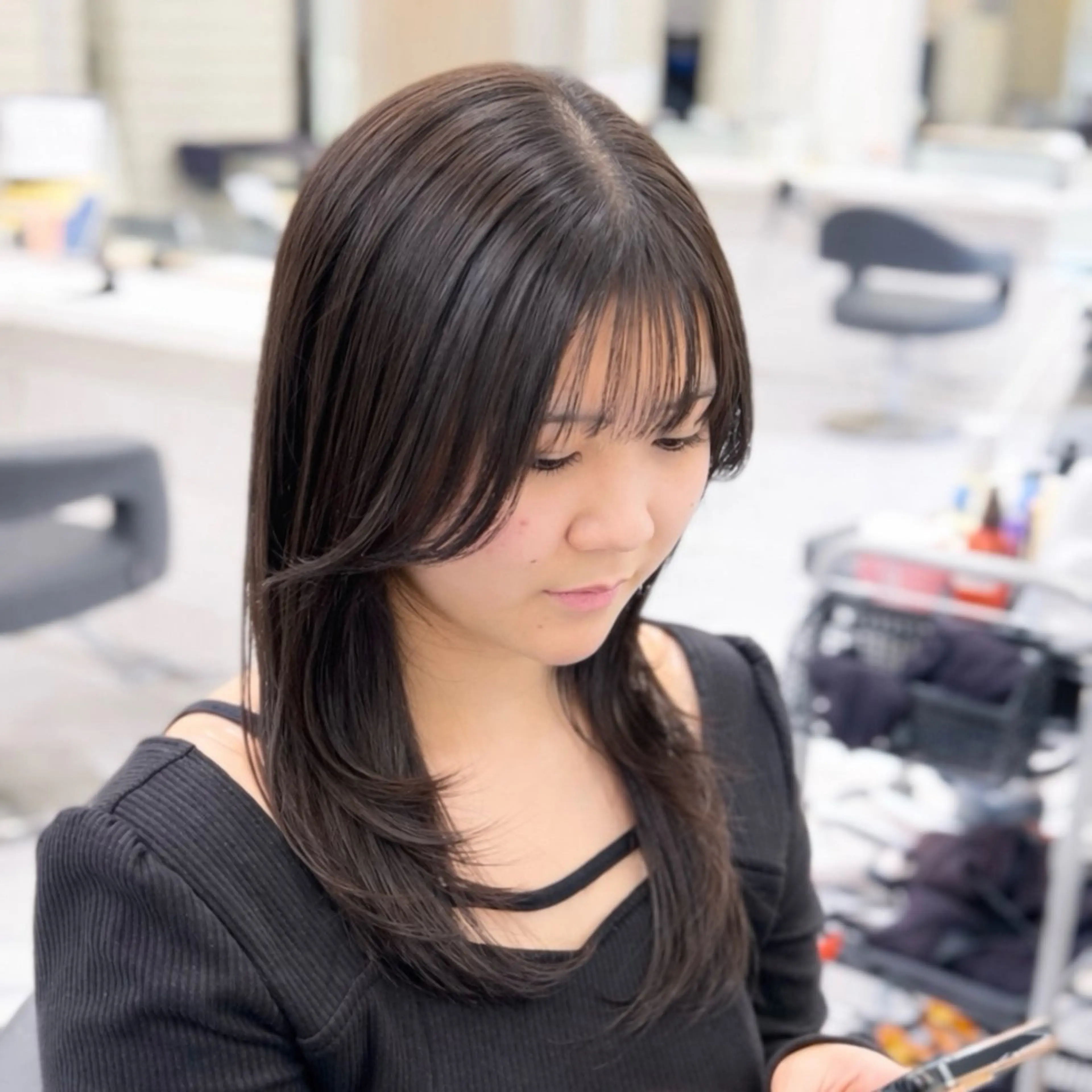 セミロング カラー パーマ ヘアアレンジ メンズ キッズ ヘアカラー トリートメント ヘッドスパ 🦋韓国レイヤー｜ 透明感グレージュ🦋のヘアスタイル