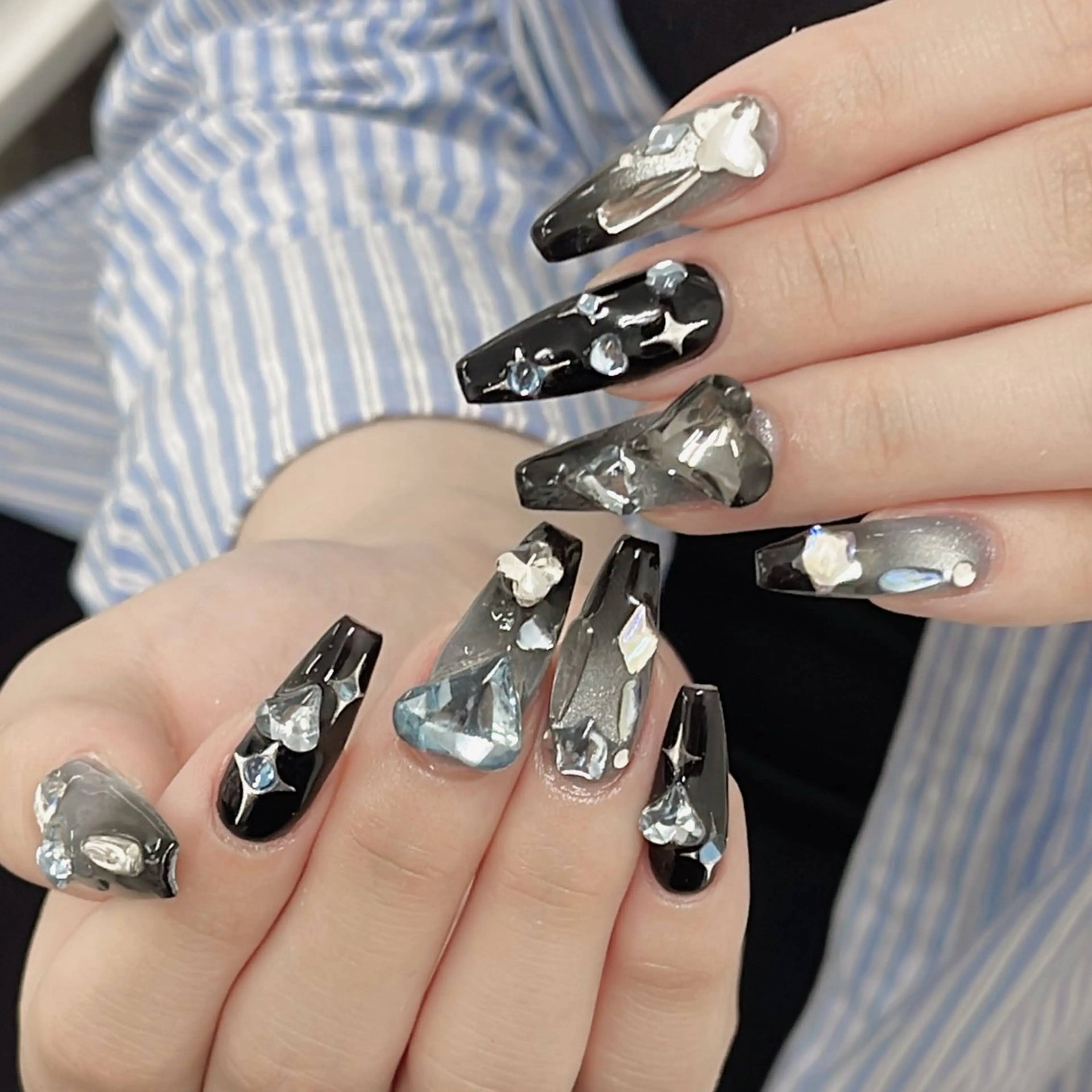 ネイル ハンドネイル Queens ciciのネイルデザイン