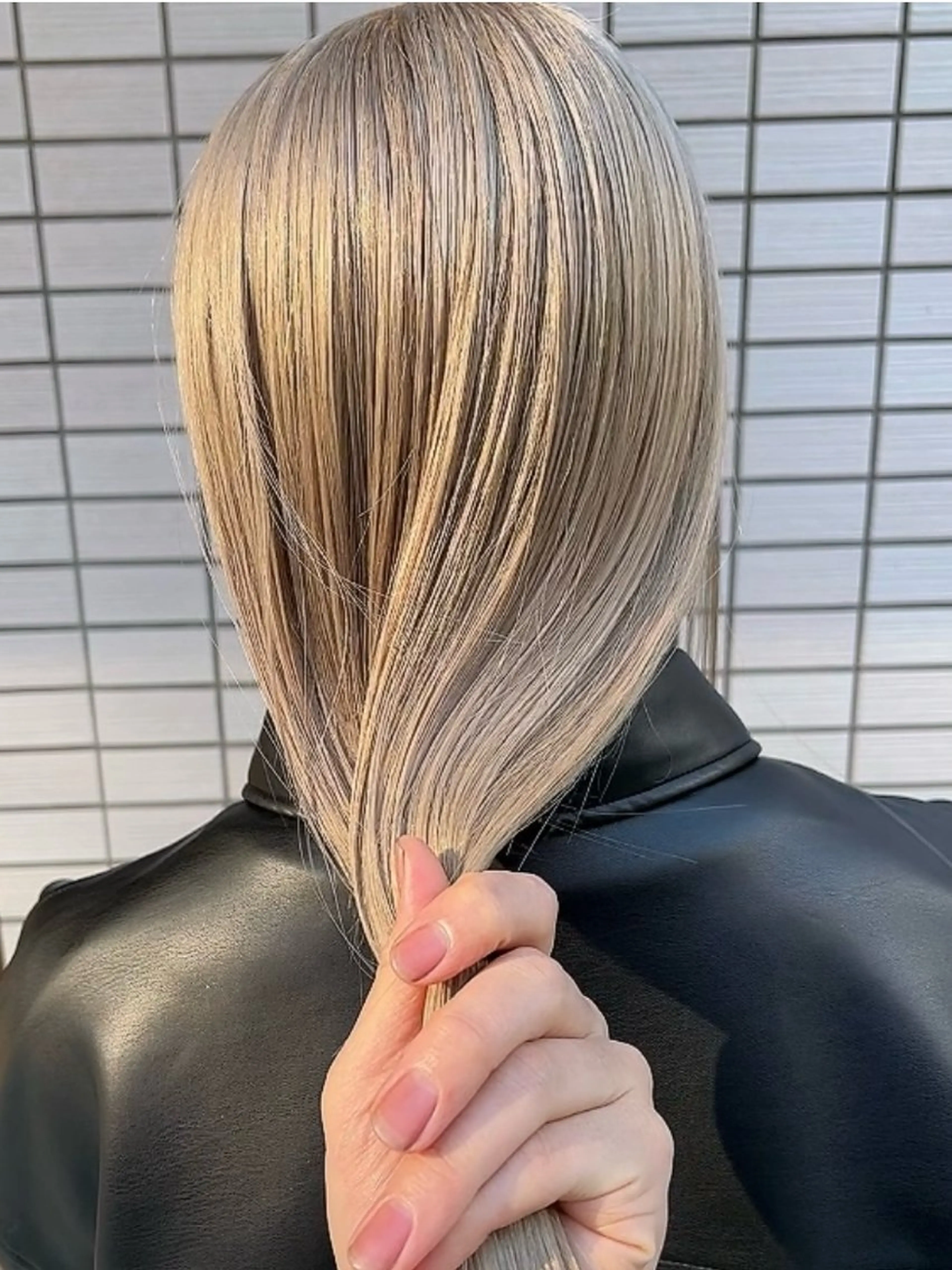 セミロング カラー ブロンド カット ヘアカラー 💎透明感カラー特化 💎TAISEIのヘアスタイル