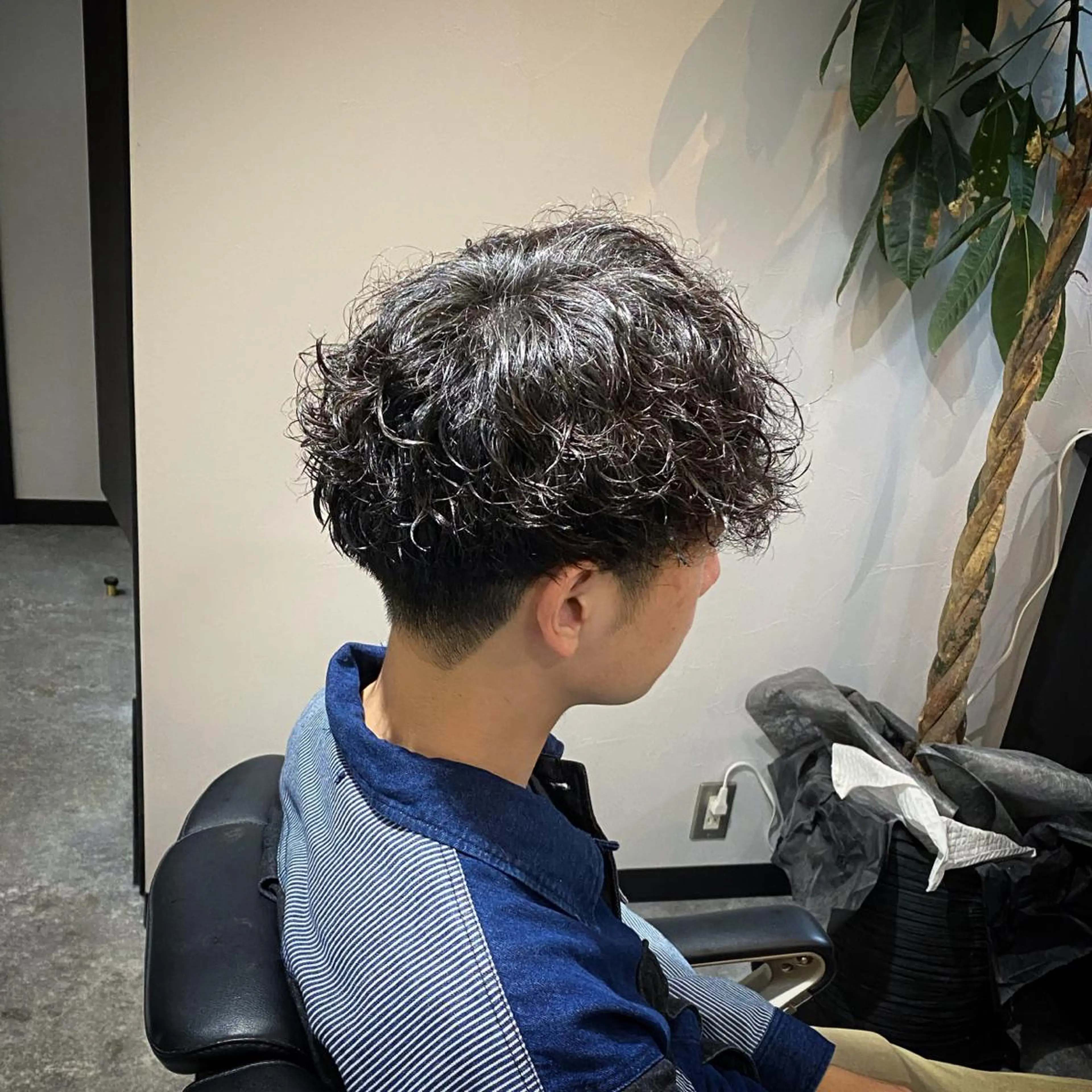 ショート パーマ メンズ フェードカット メンズパーマ スキンフェード ツイストスパイラルパーマ スパイラルパーマ パーマ 前田賢生 ご新規様はNGのヘアスタイル