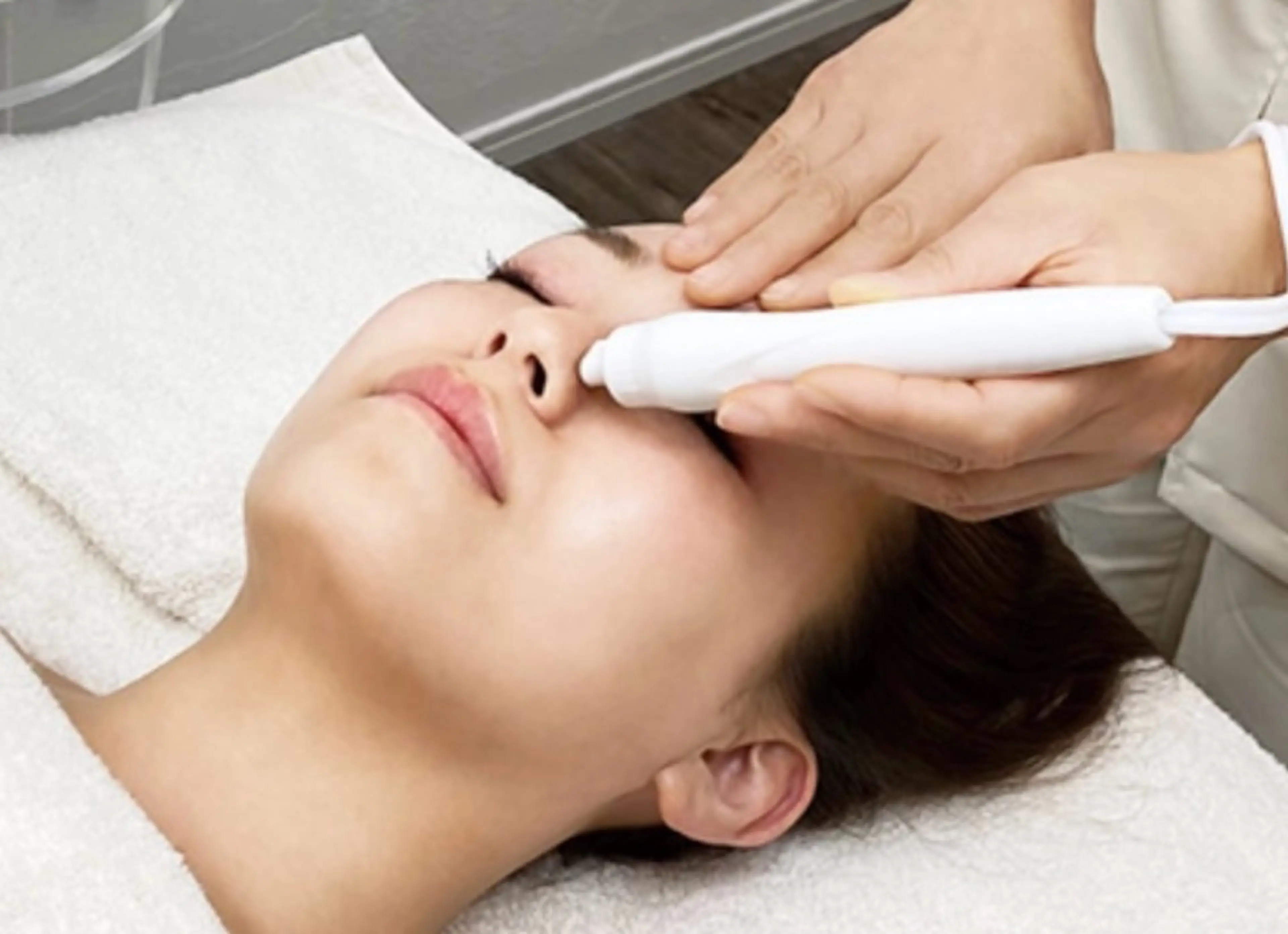 水素水で毛穴洗浄！！毛穴の汚れを吸引し、水素水でディープ洗浄。首​〜​お顔　約15分​〜​20分の写真