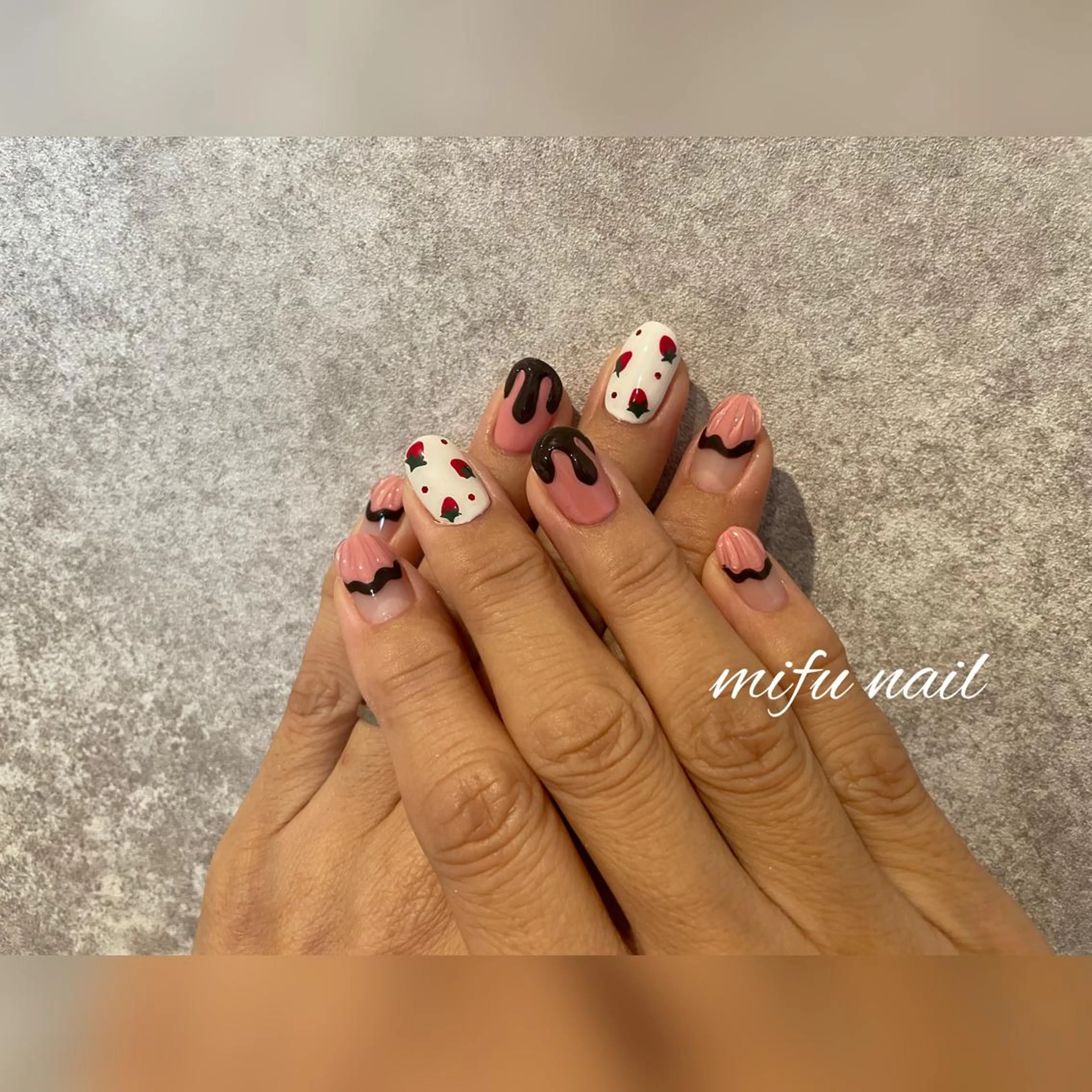 ミディアム ハンドネイル ハンドケア 大田 美笛香のネイルデザイン