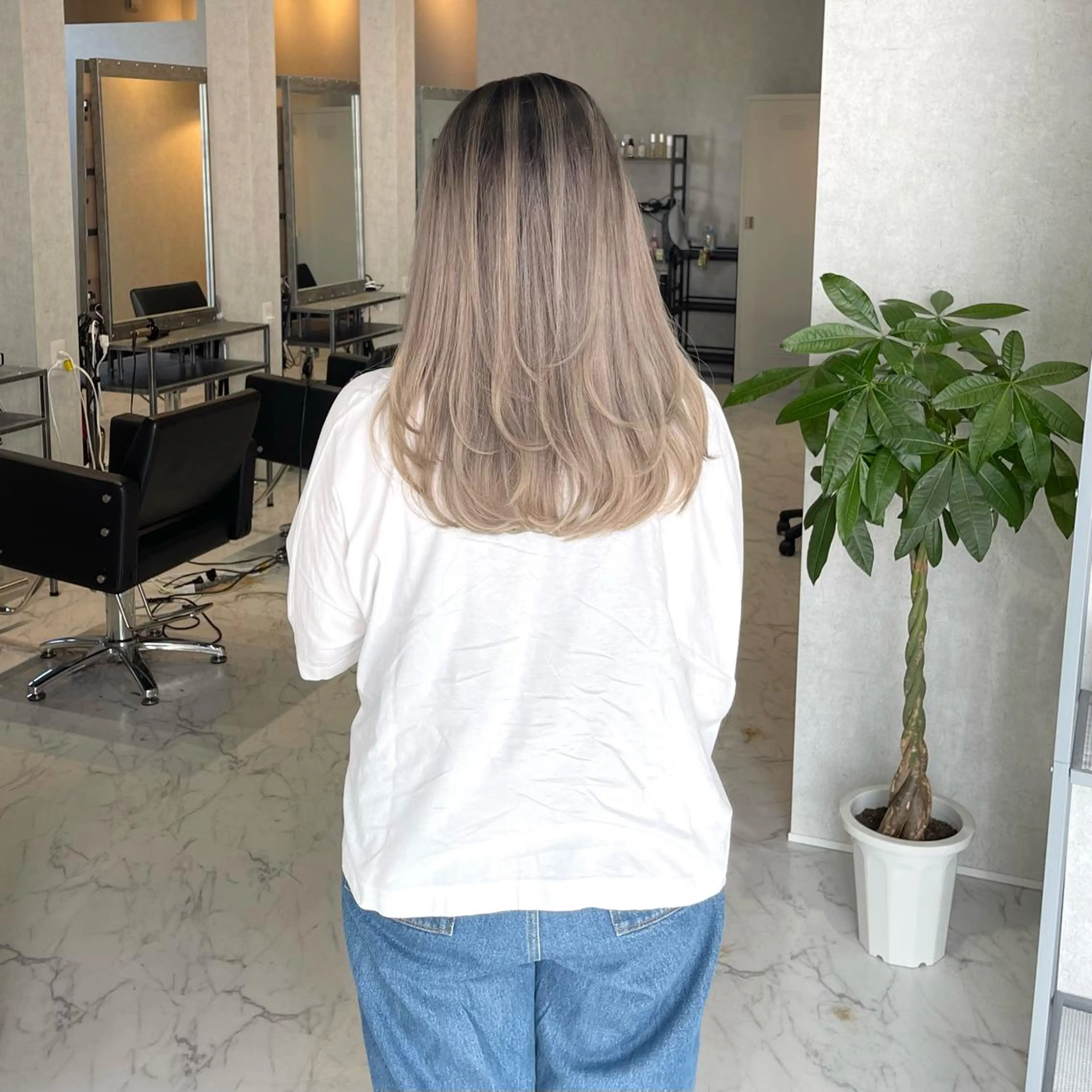 ミディアム カラー ヘアアレンジ バレイヤージュ デザインカラー ハイライトカラー 外国人風カラー ハイライト カット ヘアカラー トリートメント アンドウ ユウ/ レイヤーカット/韓国のヘアスタイル