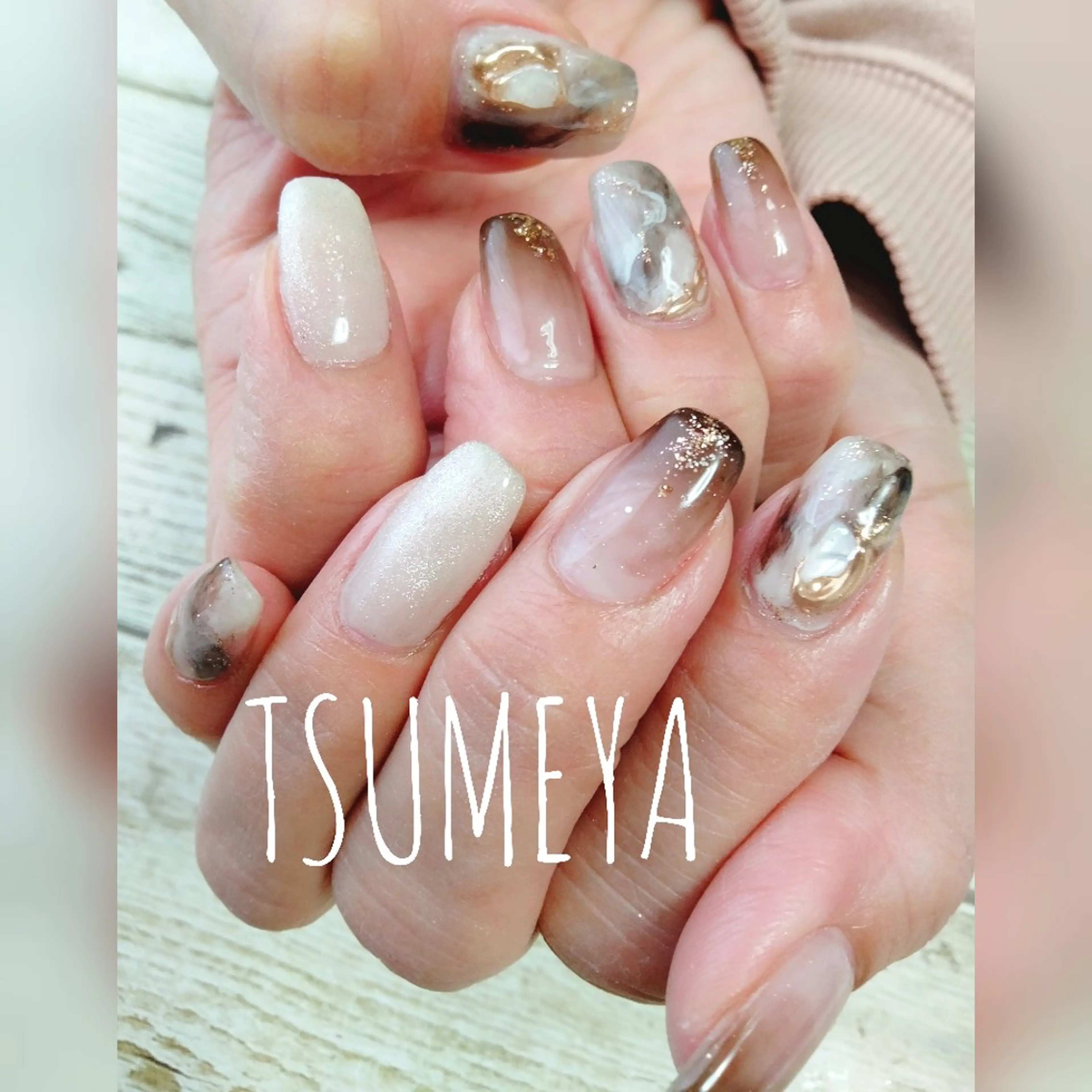 ネイル ブラウン ニュアンスネイル ホワイト ハンドネイル _TSUMEYA _のネイルデザイン