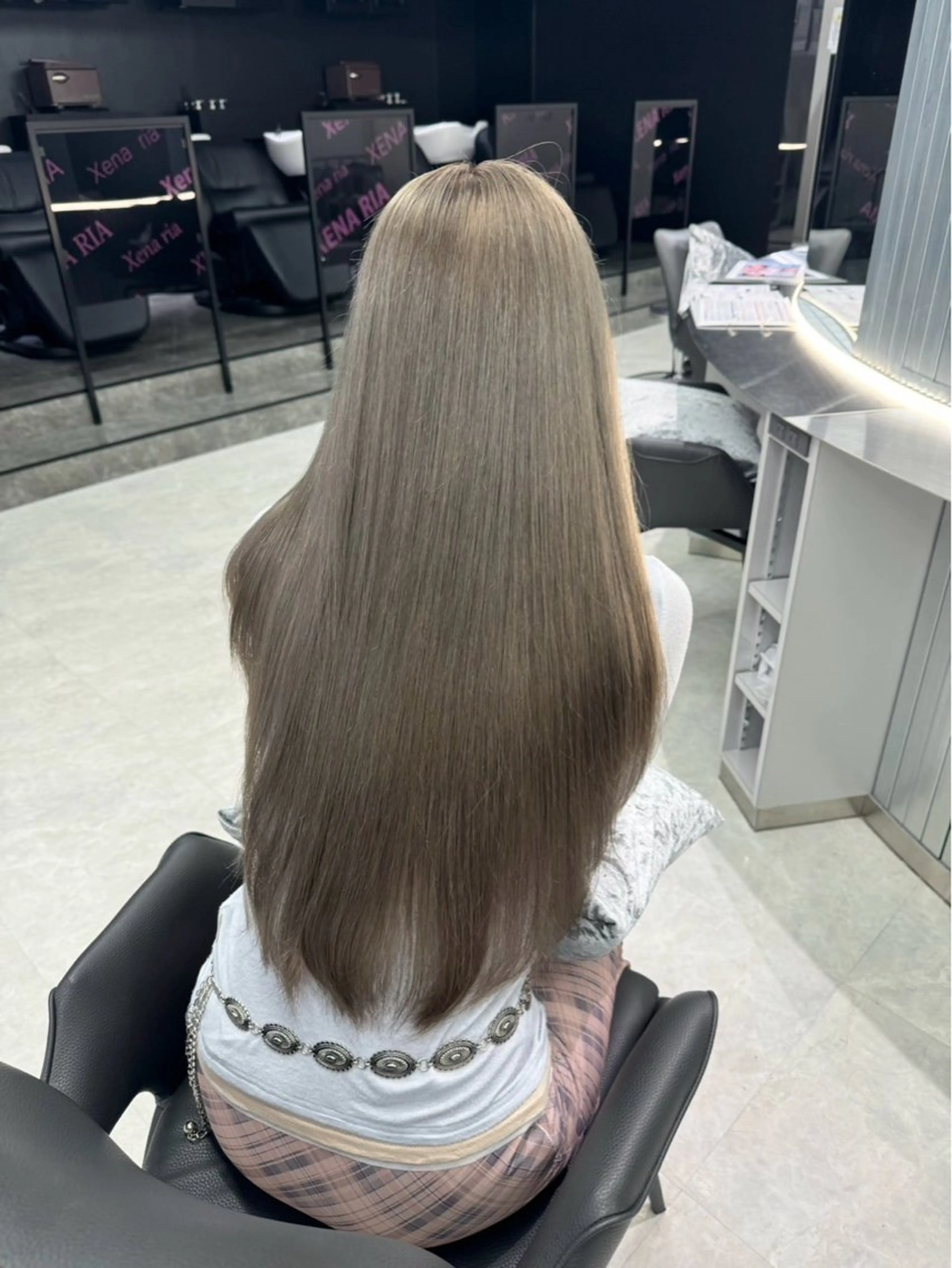 カラー 透明感カラー グレージュ ハイトーンカラー ririka /ブリーチカラーのヘアスタイル