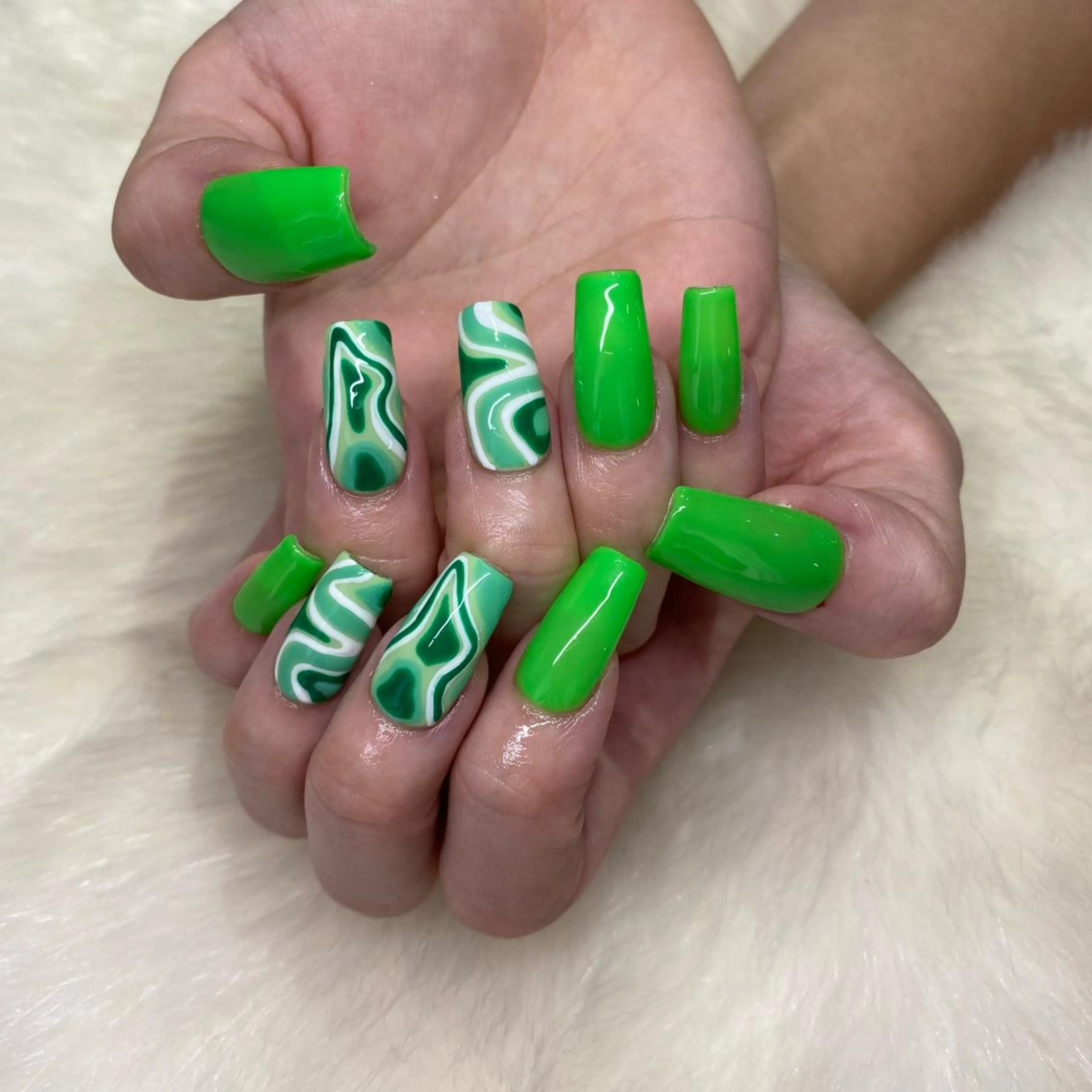 ネイル ハンドネイル Amber21.所属・Nagahama Akariのネイルデザイン