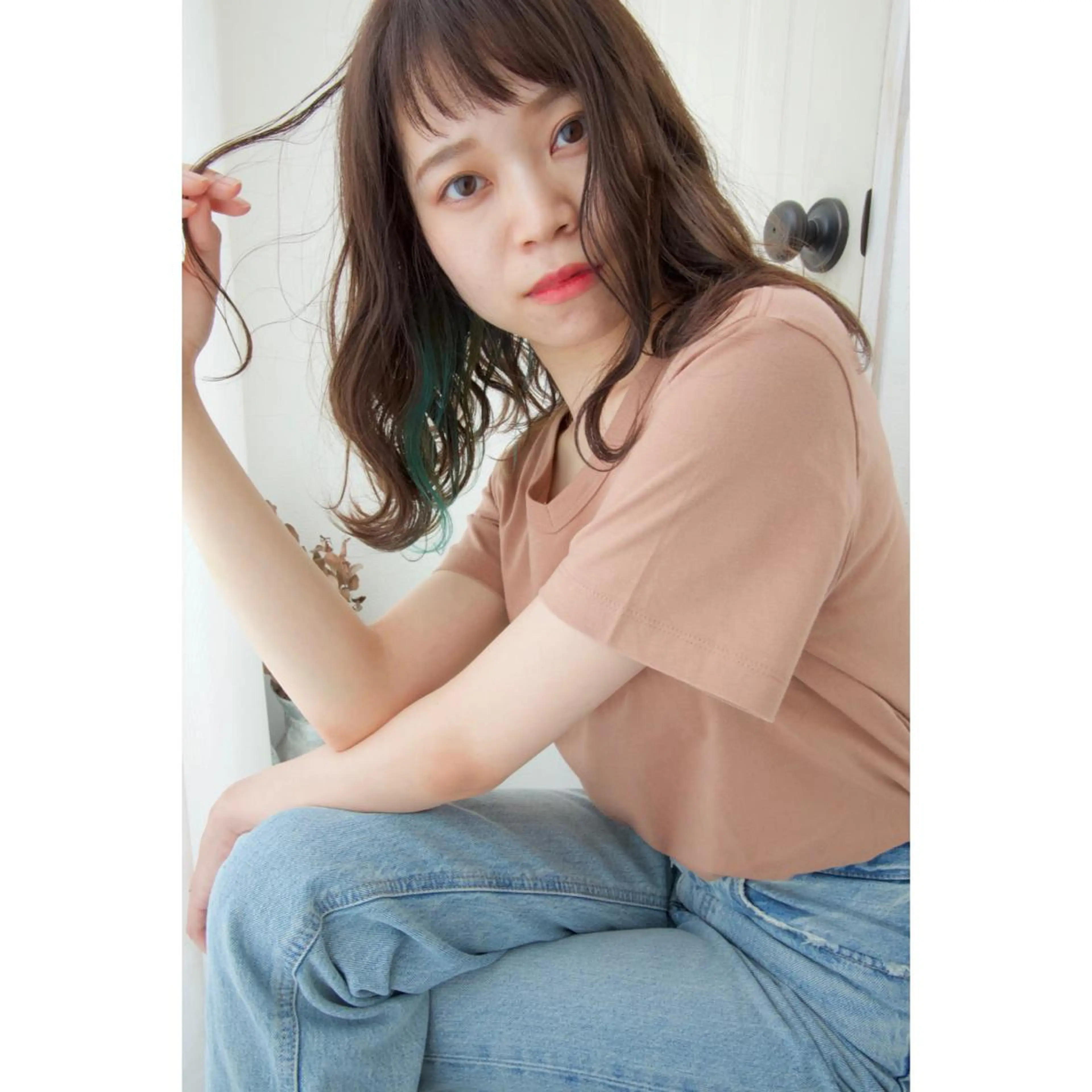 セミロング カラー fio マナミのヘアスタイル