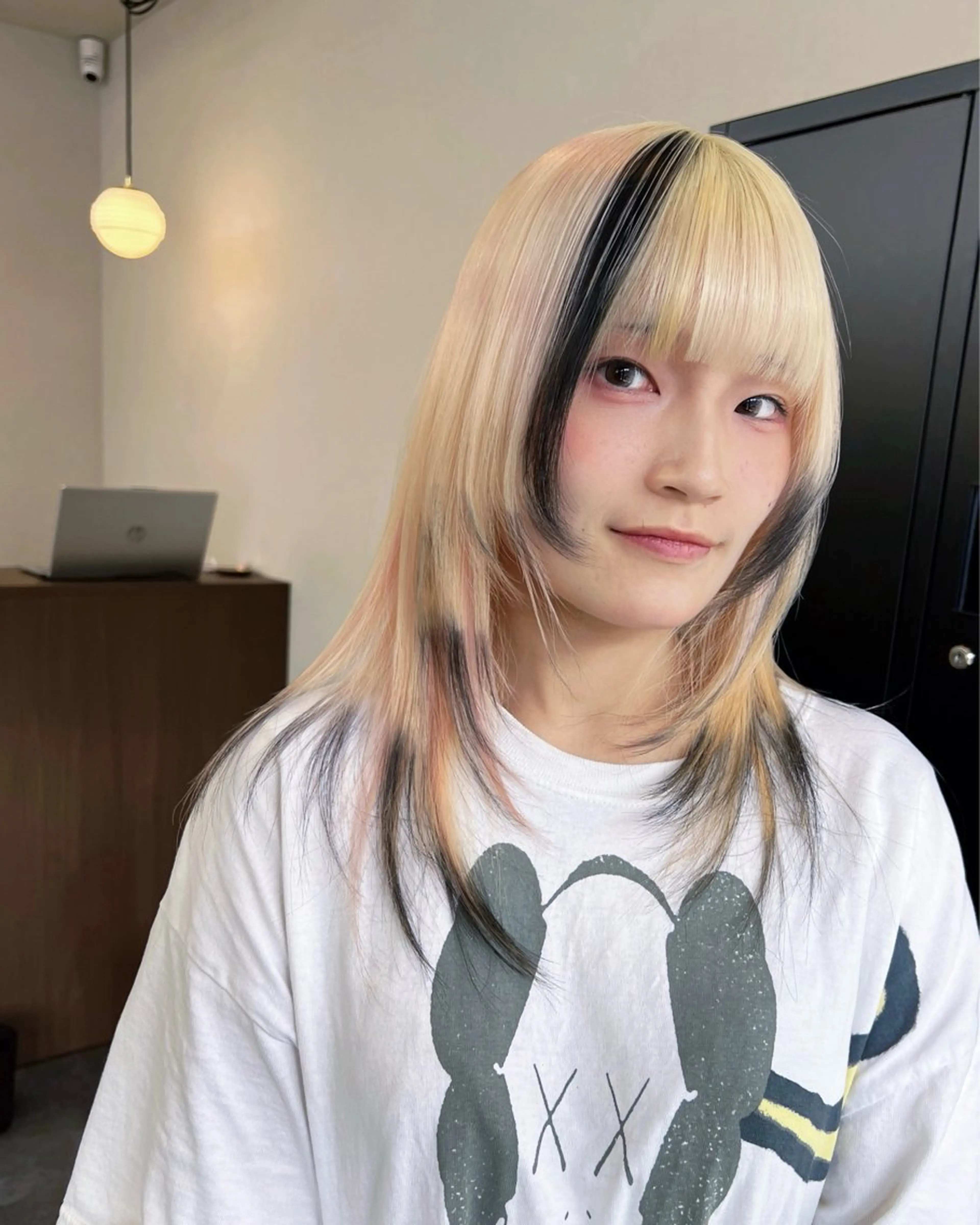 セミロング カラー 黒髪 ブリーチ 抜きっぱなしブロンド ブロンド ケアブリーチ enn. bleach by t.a.g所属・枚方/樟葉駅 ３分 enn. AKIRAのヘアスタイル