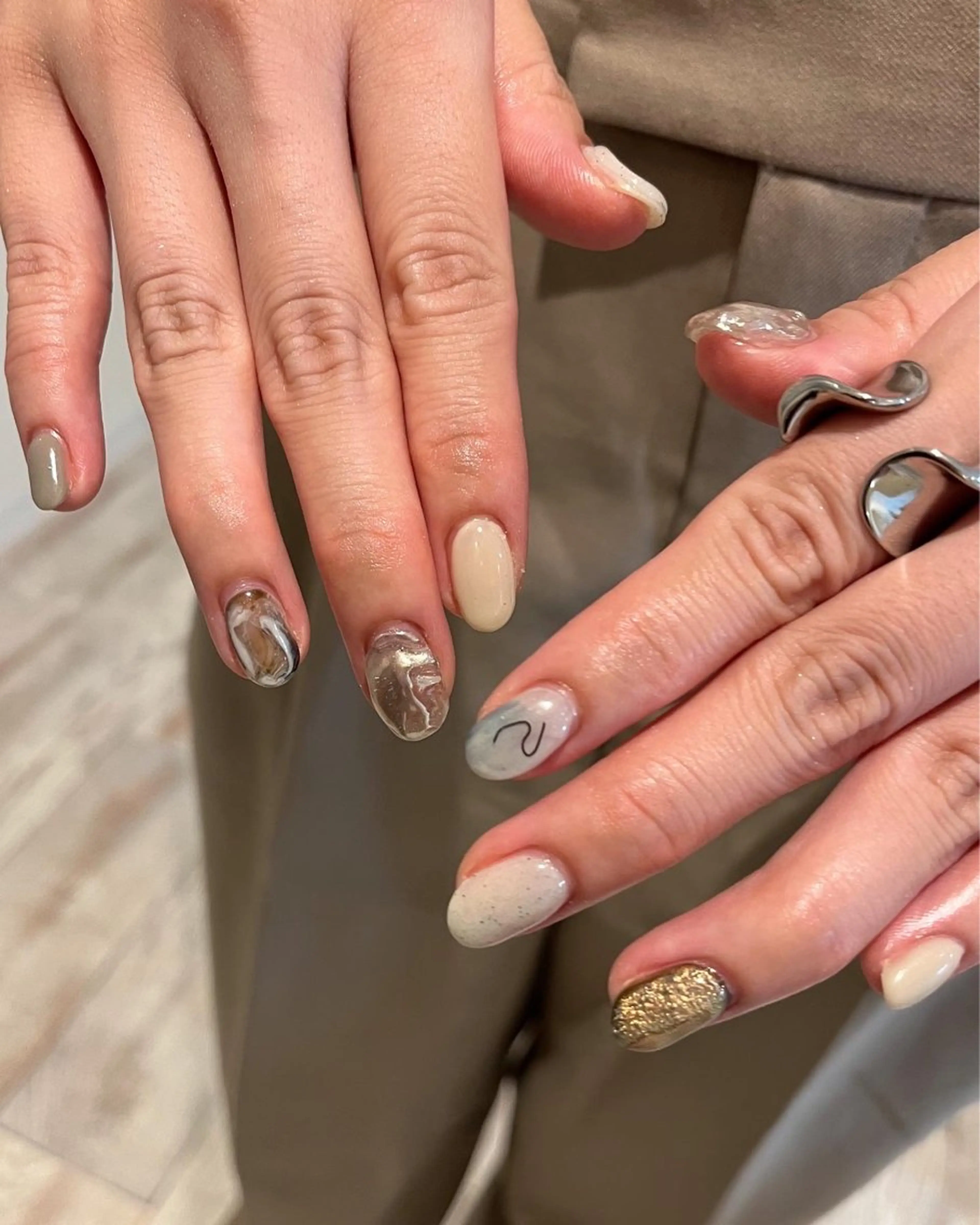 ネイル ハンドネイル une／YUKINA 🫧大人nuanceのネイルデザイン