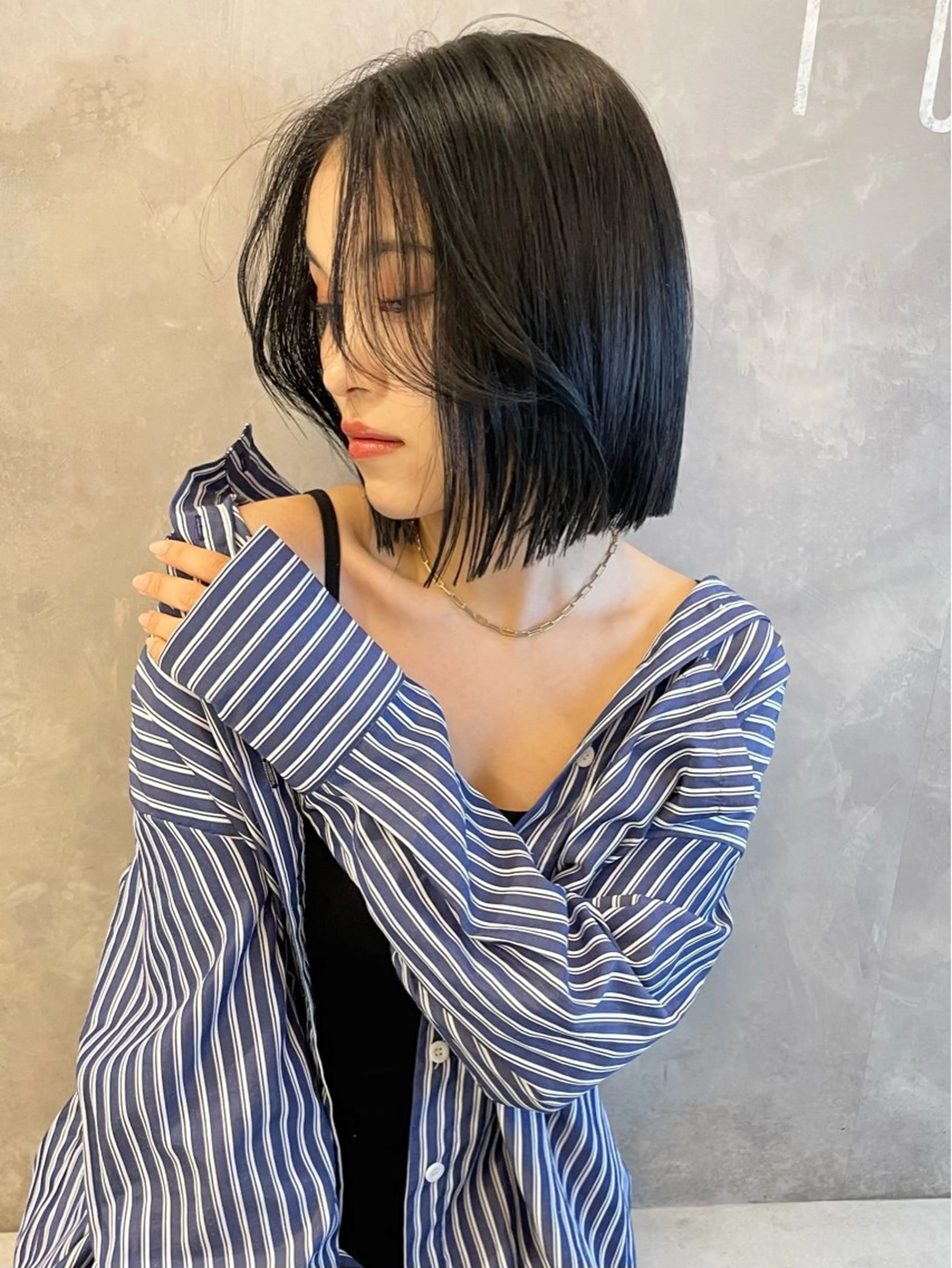 ミディアム 切りっぱなしボブ ワンレンボブ ショートボブ ボブ くびれヘア カット ヘアカラー ボブ/デザインカラー /表参道/新井美有紀のヘアスタイル