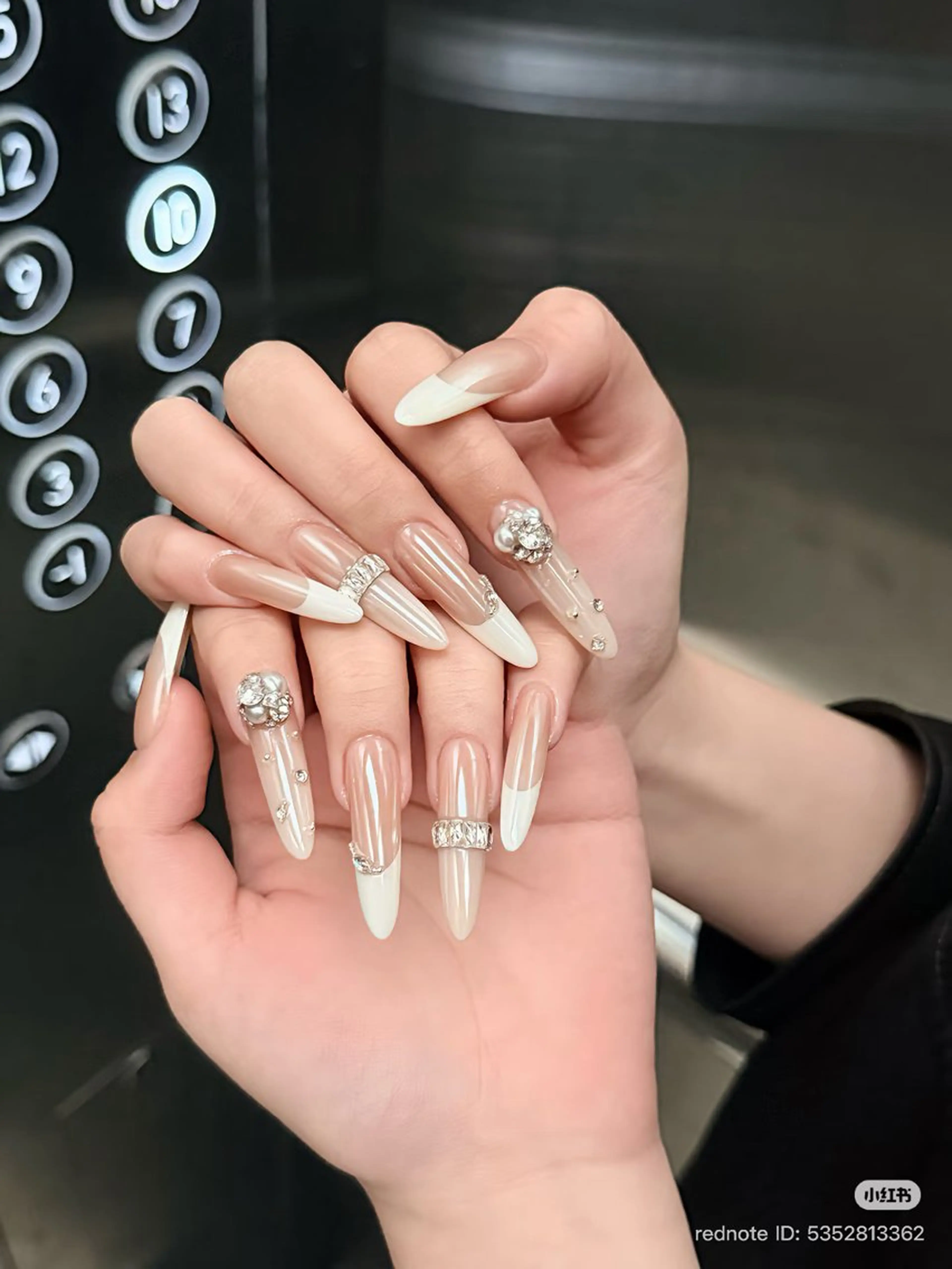 ネイル フレンチネイル キラキラネイル 韓国ネイル シンプルネイル ワンホンネイル ハンドネイル MEI Nailのネイルデザイン
