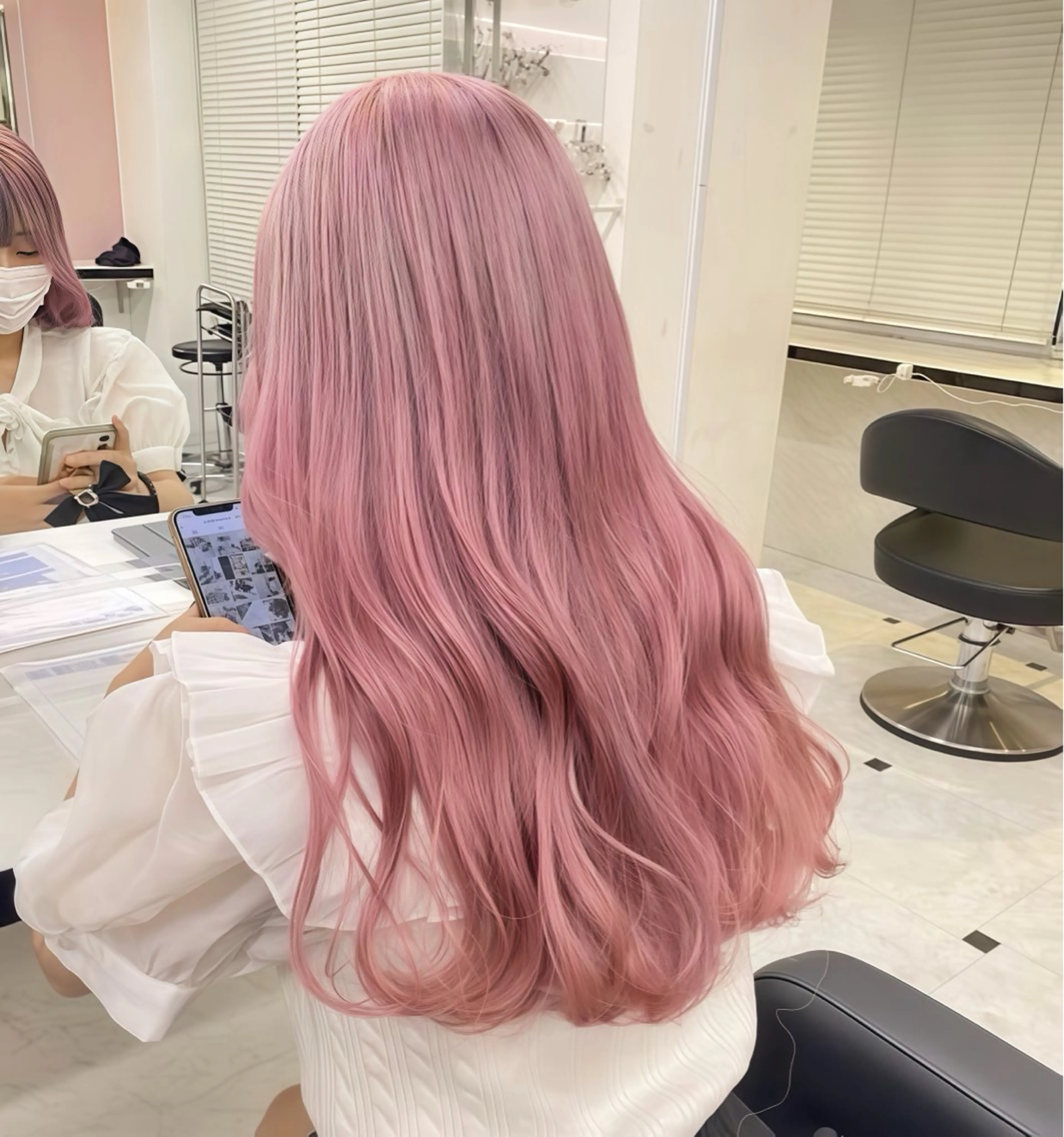 ミディアム カラー ヘアアレンジ カット ヘアカラー トリートメント ヘアセット 🩵ダメージレス艶感 ハイトーン🩷のヘアスタイル