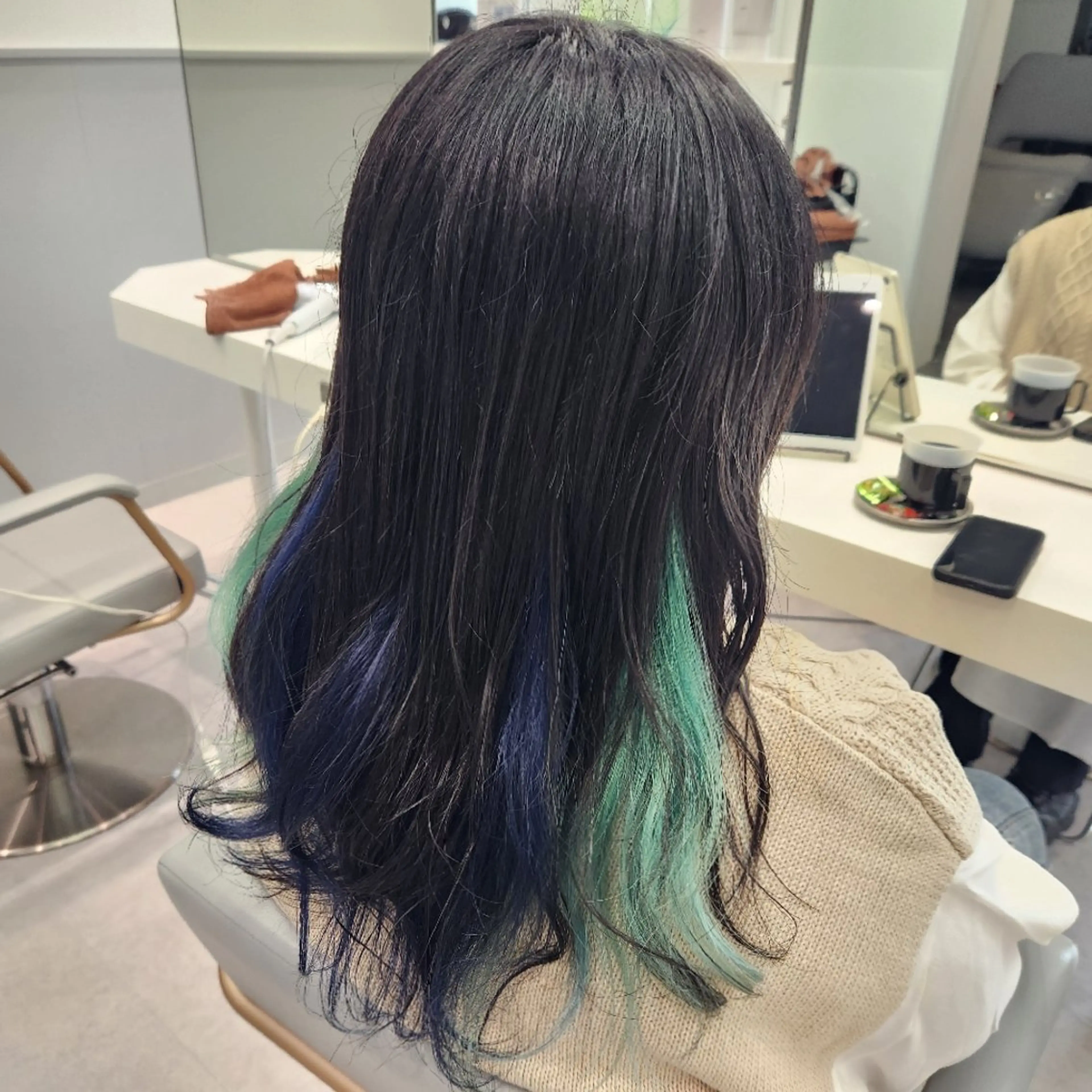 セミロング ヘアカラー トリートメント 推しアニメカラー🌈 ツヤ透明感カラー🦄のヘアスタイル