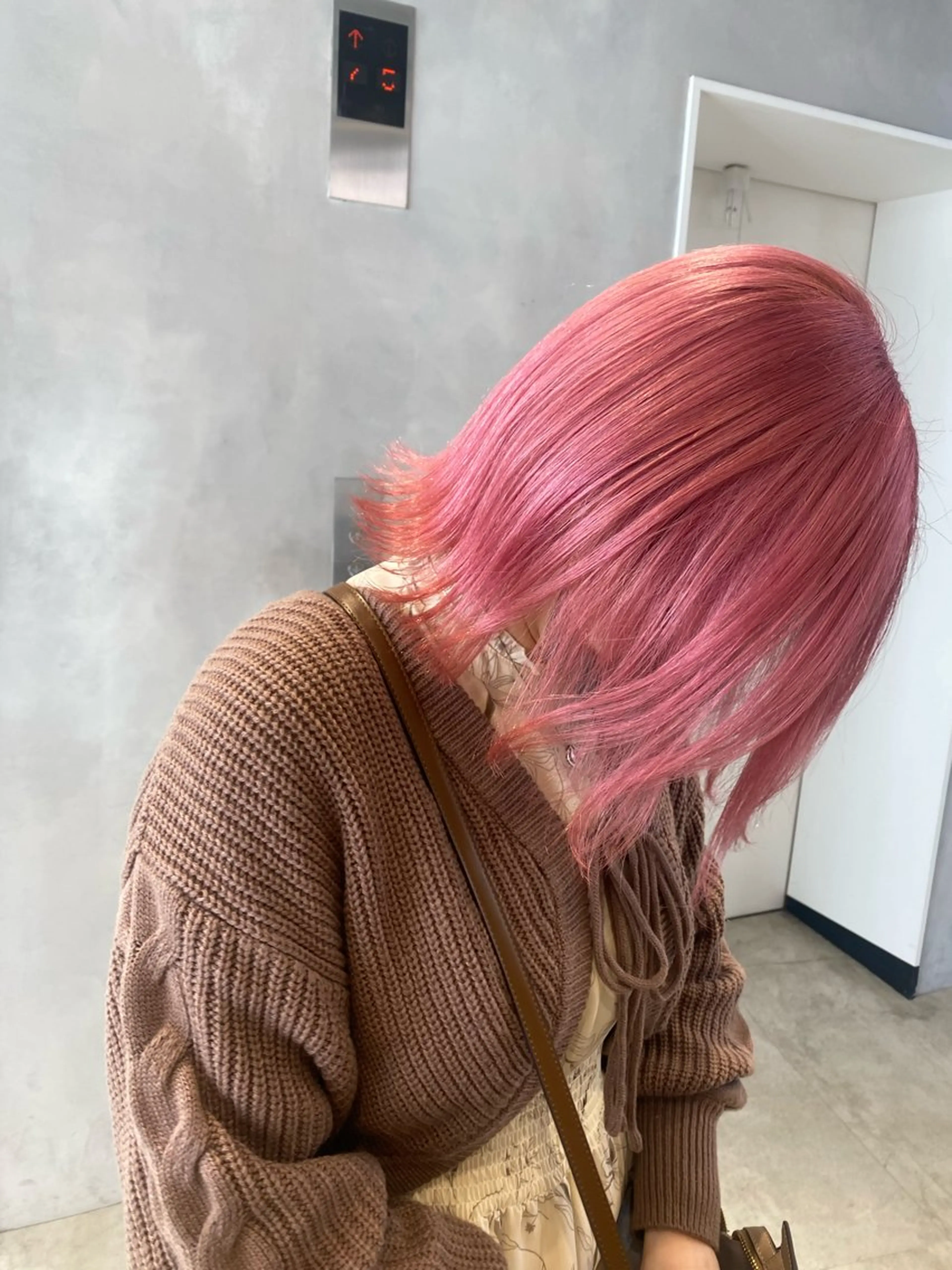 ショート カラー ボブレイヤー ベージュカラー ケアカラー 透明感カラー ダブルカラー カット ヘアカラー ピンク/ベージュ /似合わせ/田島百華のヘアスタイル