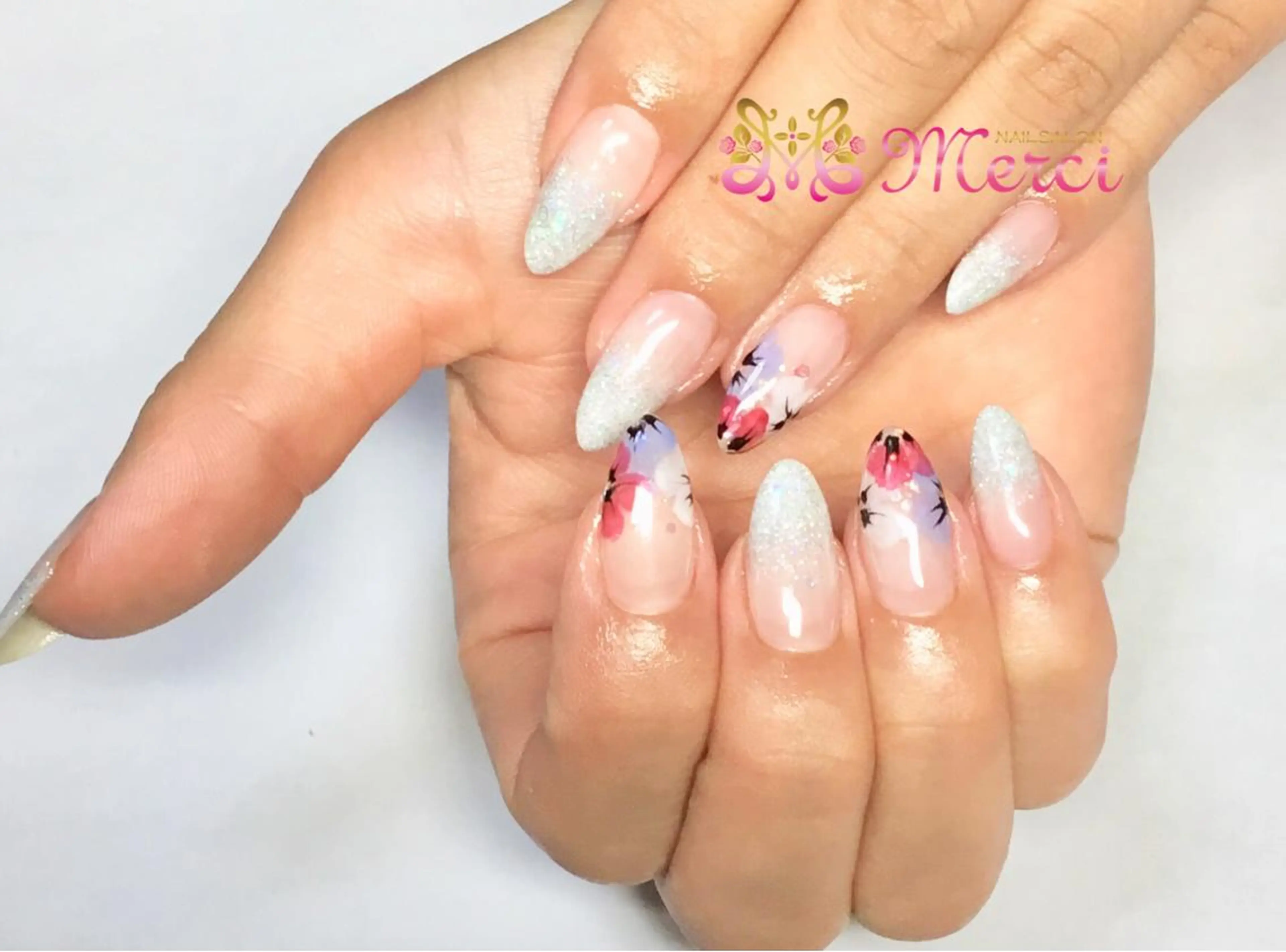 セミロング ハンドネイル NAILSALON　 Merciのネイルデザイン