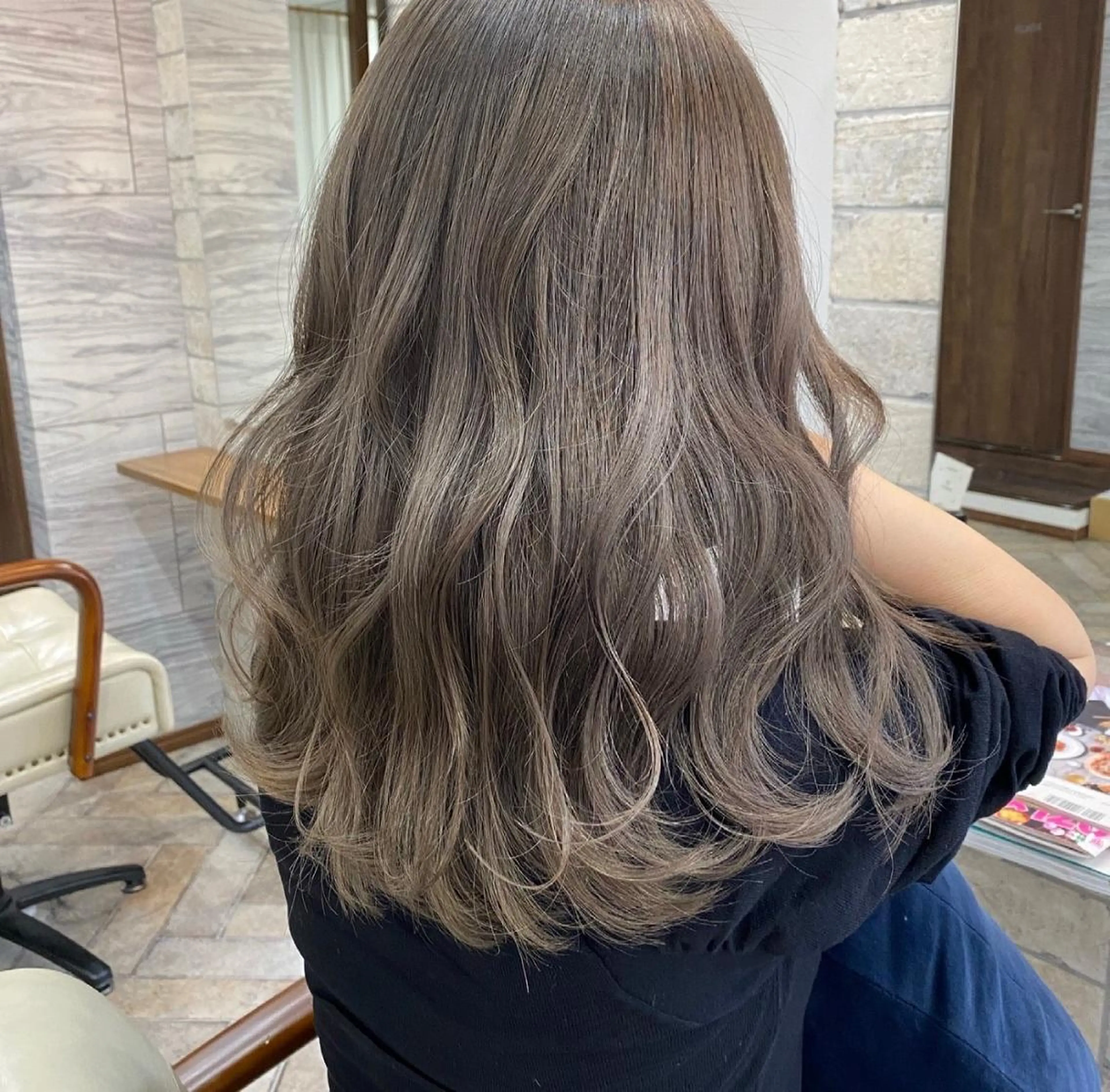 ロング カラー パーマ メンズ ヘアアレンジ ネイル キッズ マツエク・マツパ アイブロウ メンズバレイヤージュ メンズブリーチ フェードカット メンズハイライト メンズハイトーン 髪質改善🇰🇷 レイヤーカット/梅田のヘアスタイル