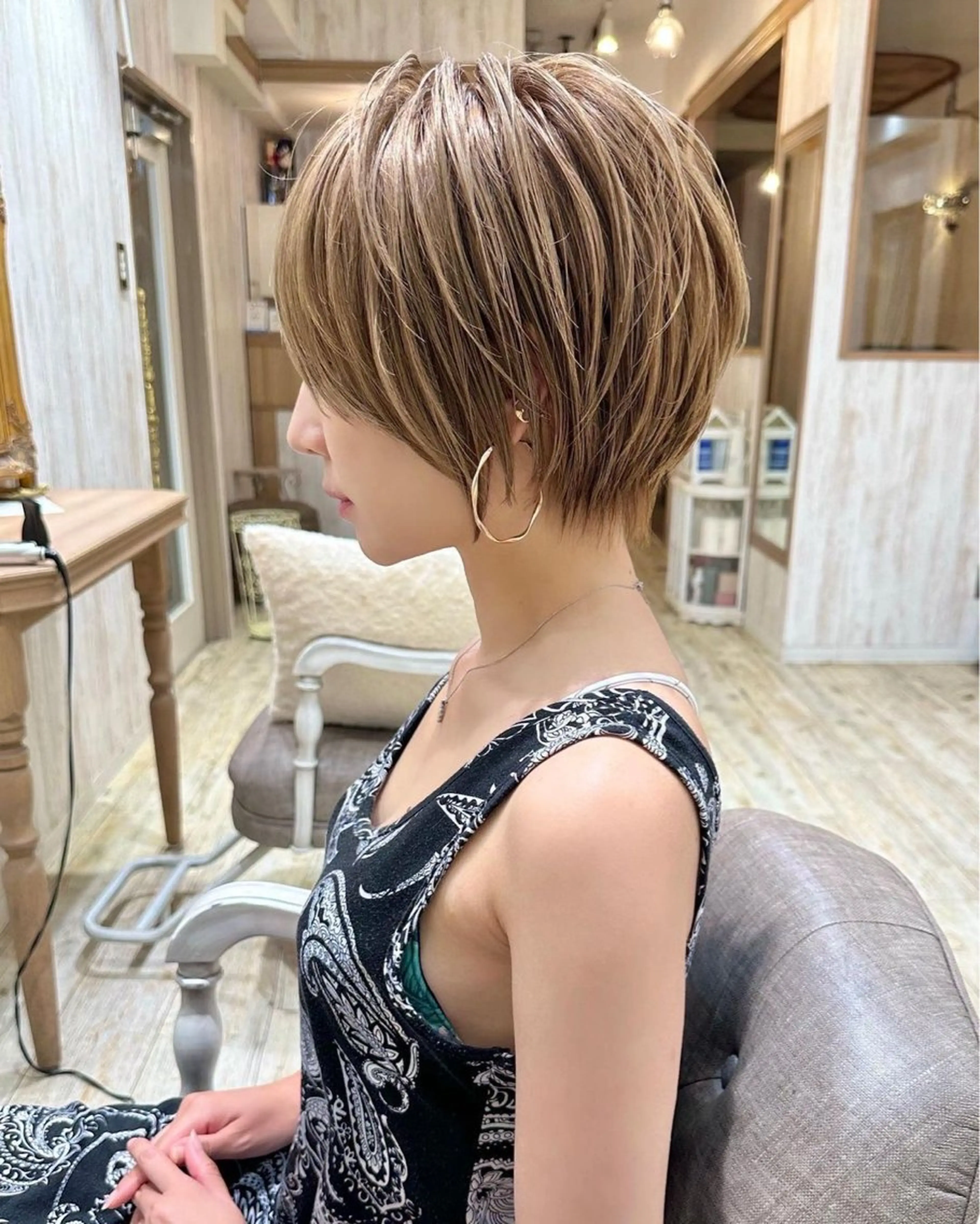 ショート レイヤー小顔ショート 吉田ジョウのヘアスタイル