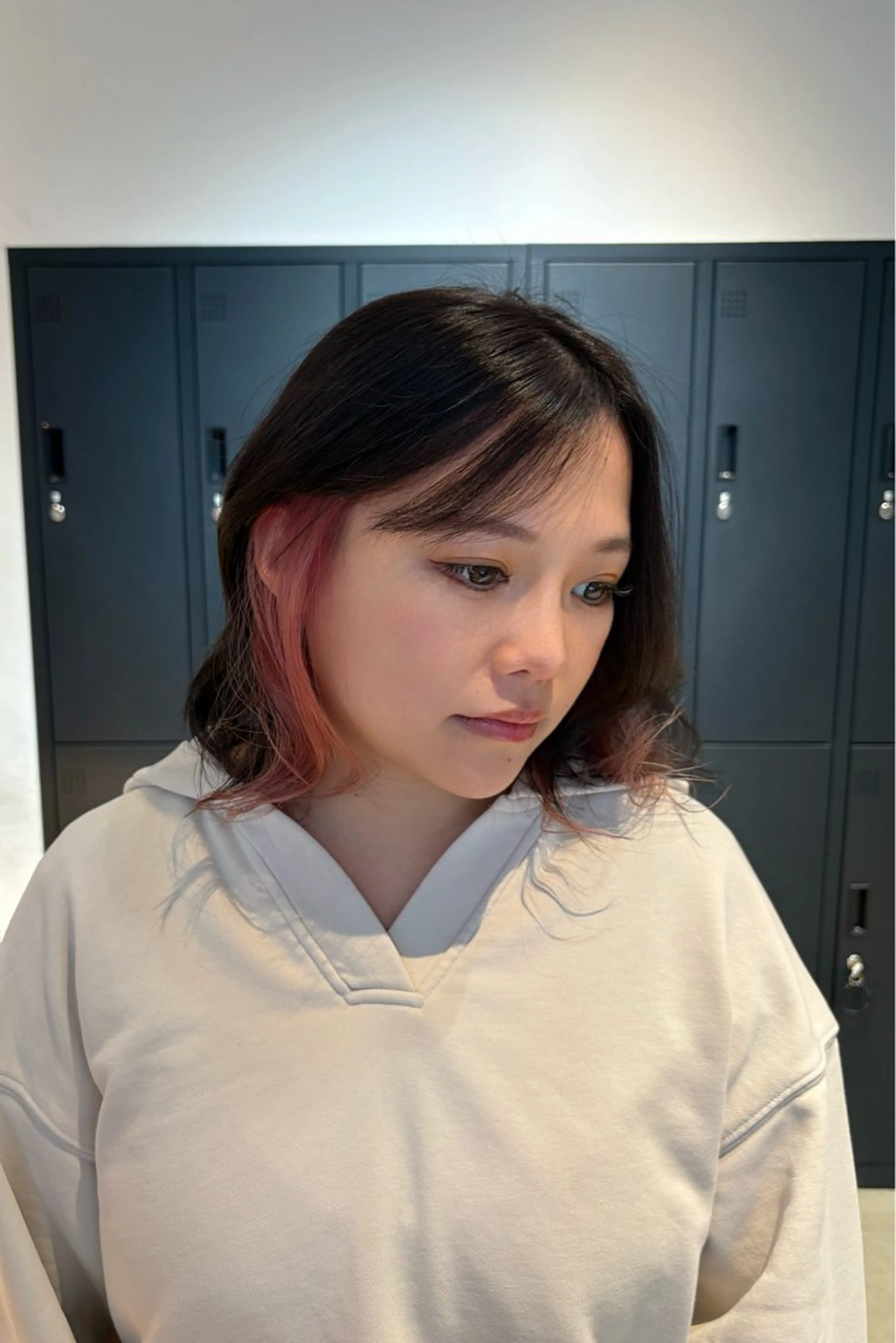 ミディアム カラー ブリーチ ダブルカラー イヤリングカラー インナーカラー ピンクカラー ヘアカラー 🌊インナーカラー 🐬櫻井海星のヘアスタイル