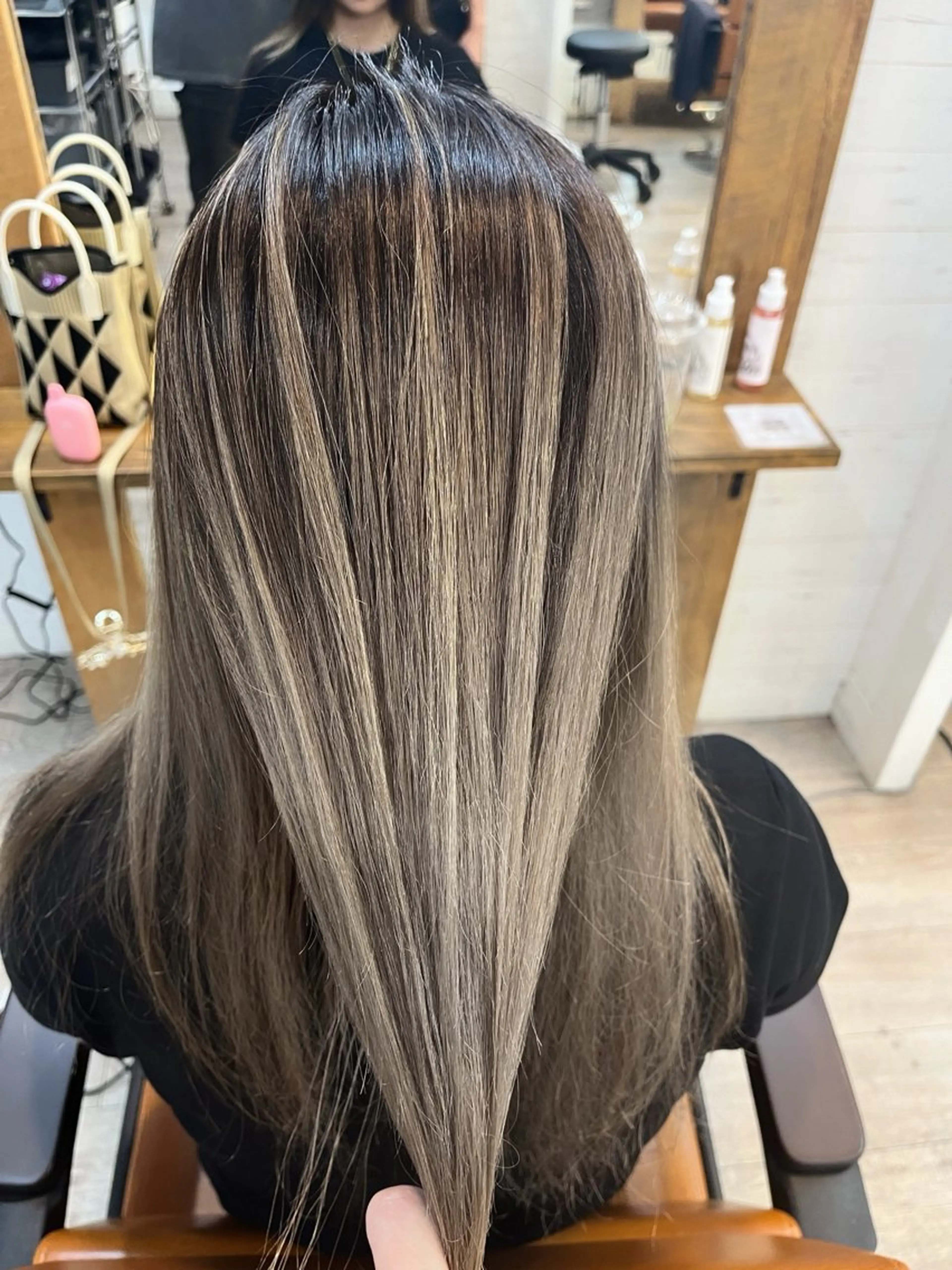 セミロング カラー パーマ ヘアアレンジ バレイヤージュ ブリーチ ハイライトカラー ハイライト レイヤーカット 二ヶ月綺麗が続く デザイン/星野六三四のヘアスタイル