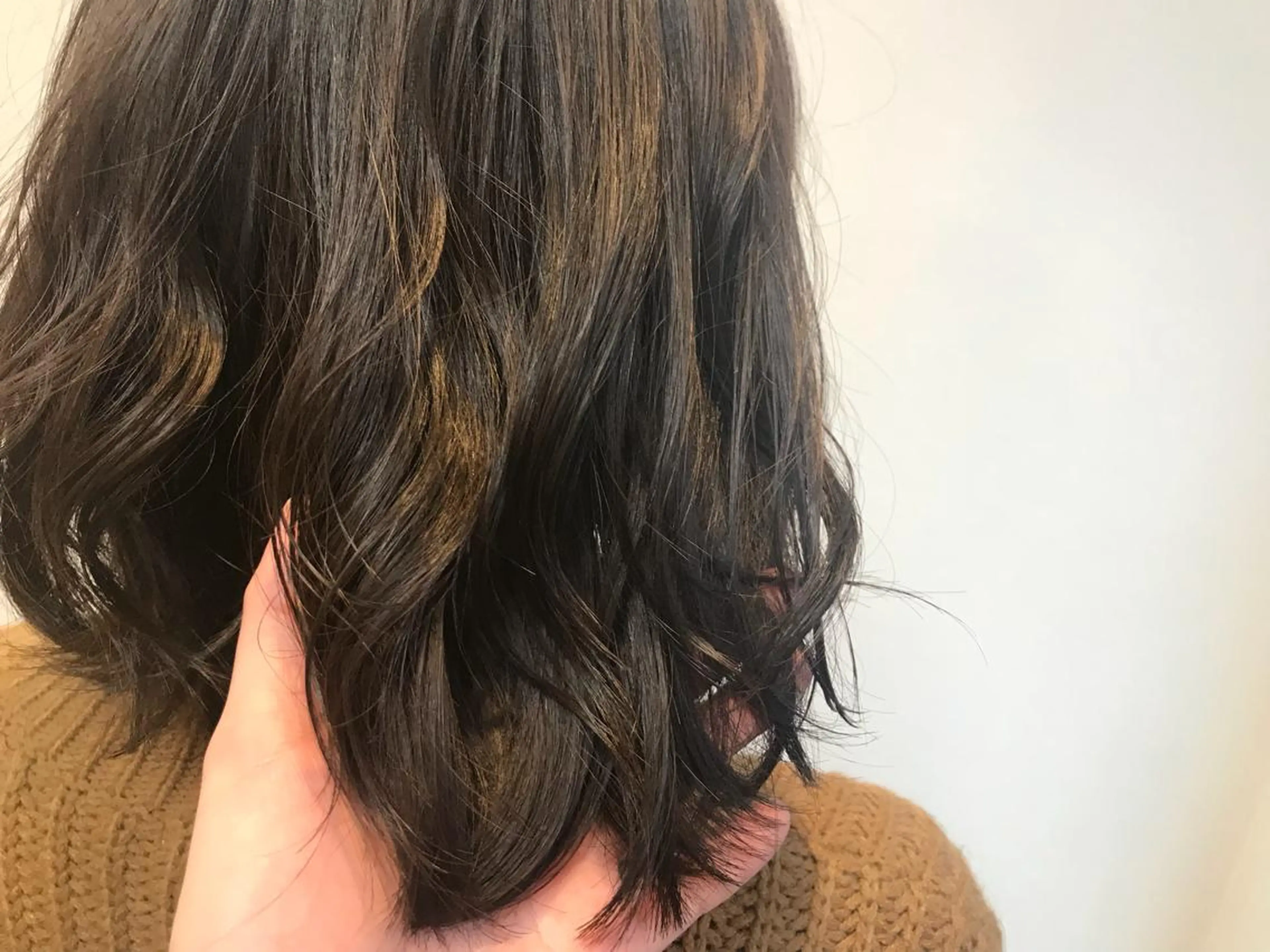 ミディアム カラー パーマ ヘアアレンジ ミディアムパーマ アディクシーカラー 透明感カラー スズキ シオリのヘアスタイル