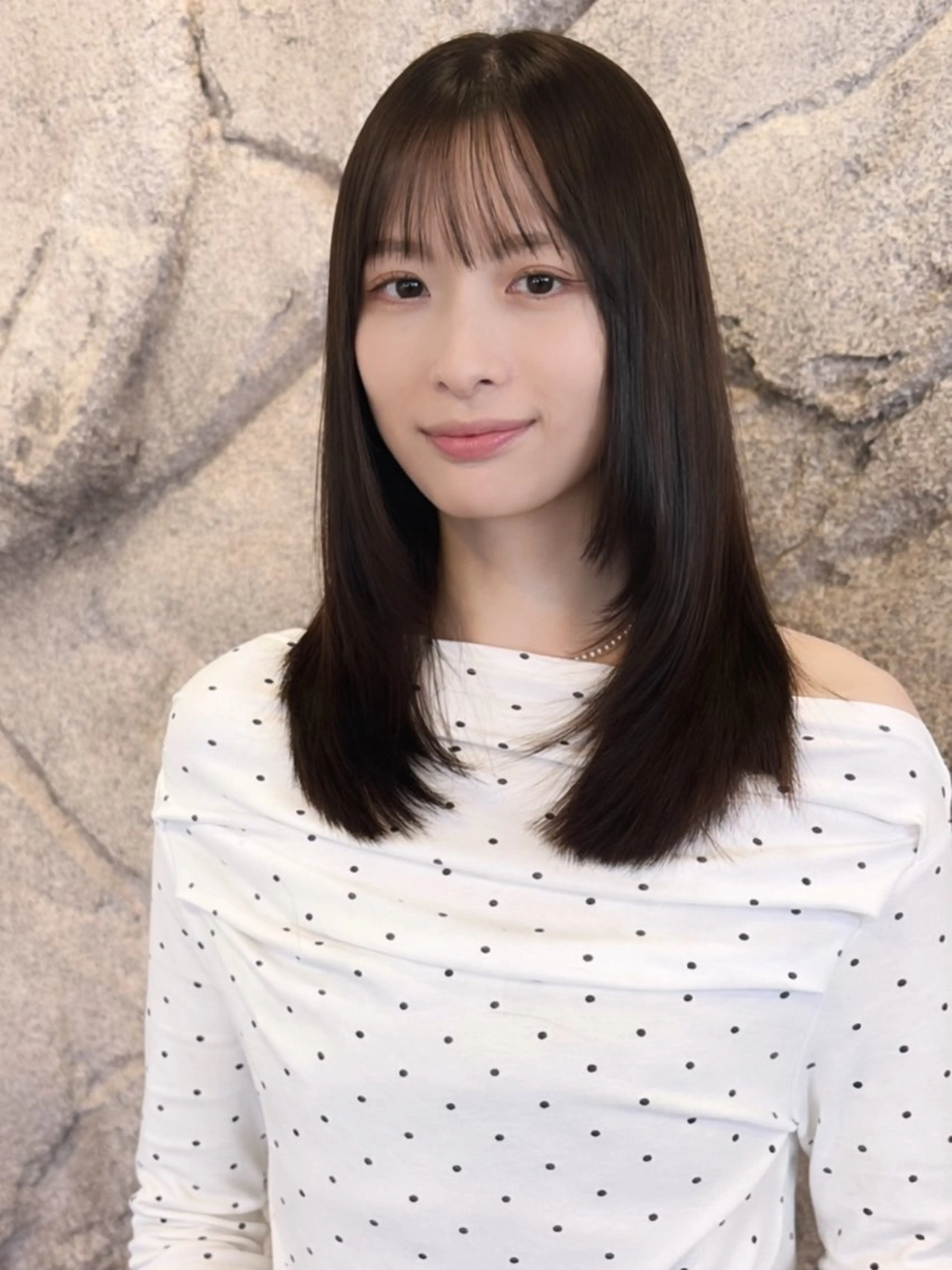 ミディアム レイヤーカット/ 艶カラー/YUKAのヘアスタイル