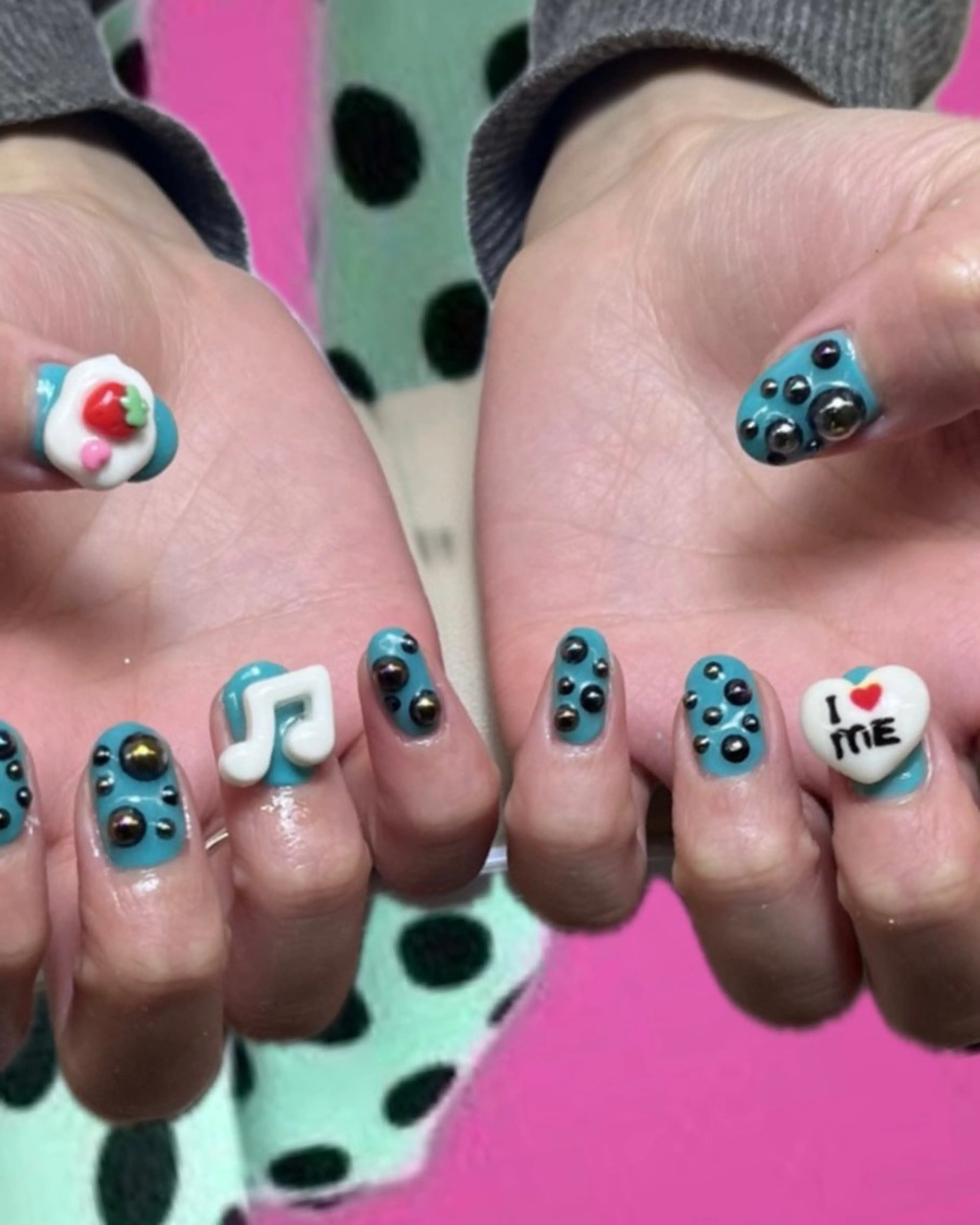 ネイル Mariris所属・ᗷᗩᑎSᗩ ᑎᗩIᒪ ՏᗩᒪOᑎのネイルデザイン