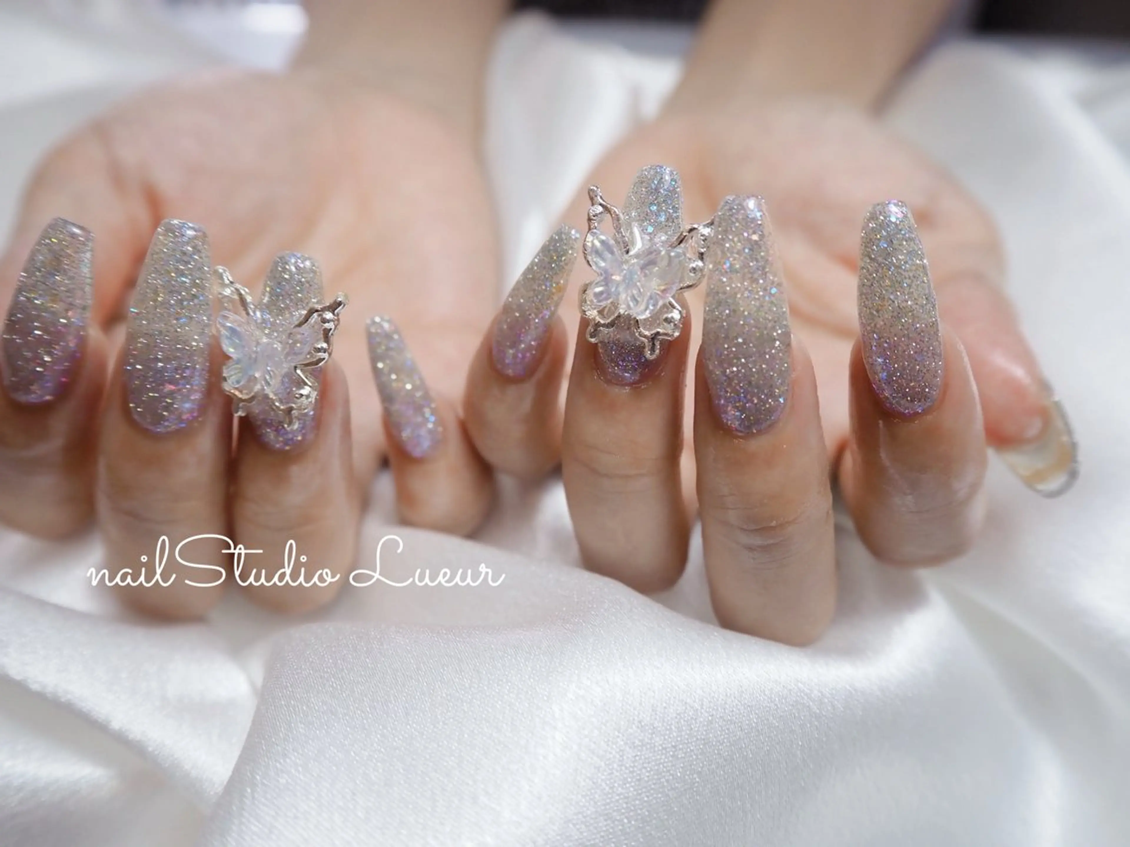 長さ出し+ワンカラーorラメグラの写真