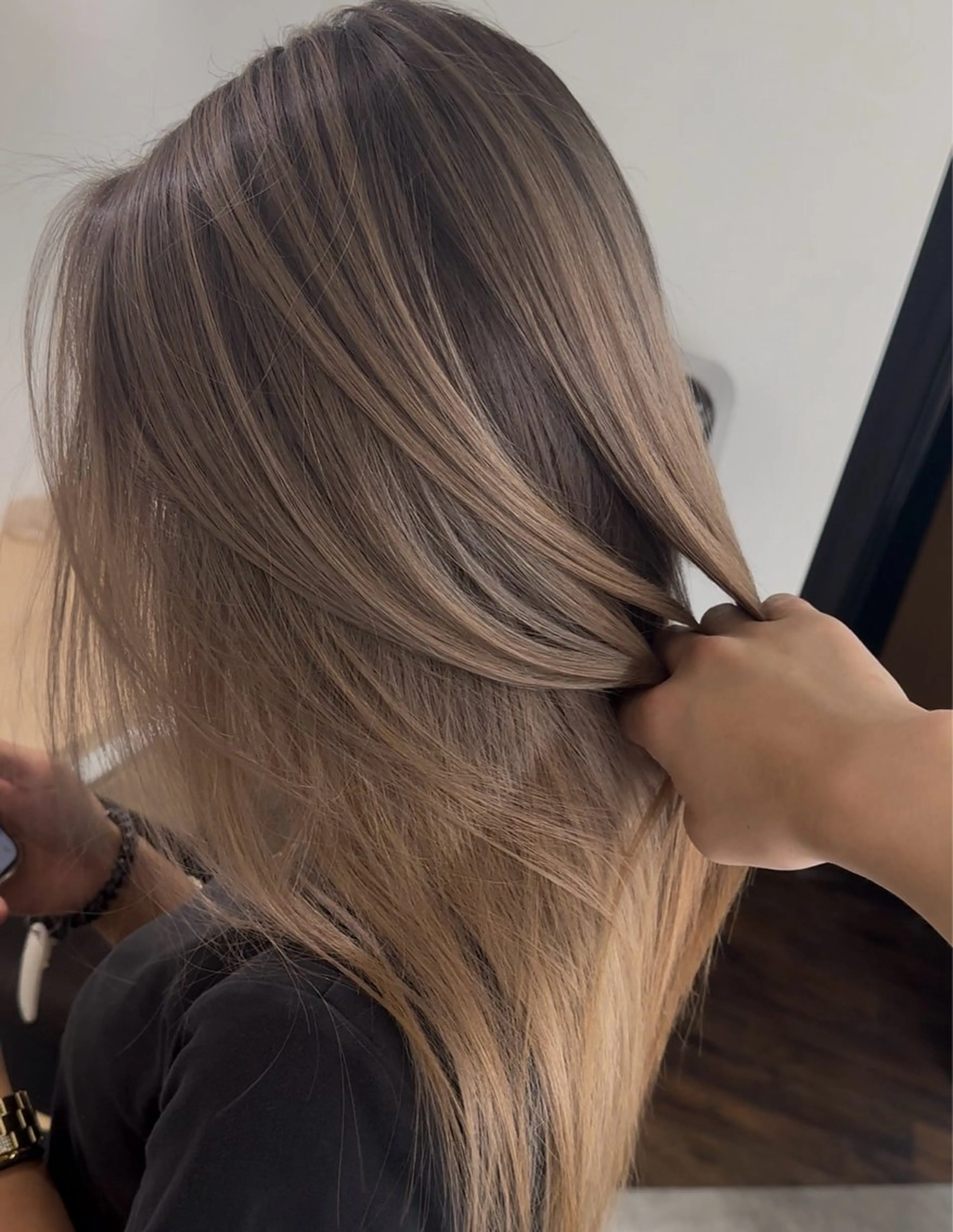 セミロング カラー カット ヘアカラー トリートメント ヘアセット 難波ブリーチカラー 伊藤洋輝のヘアスタイル