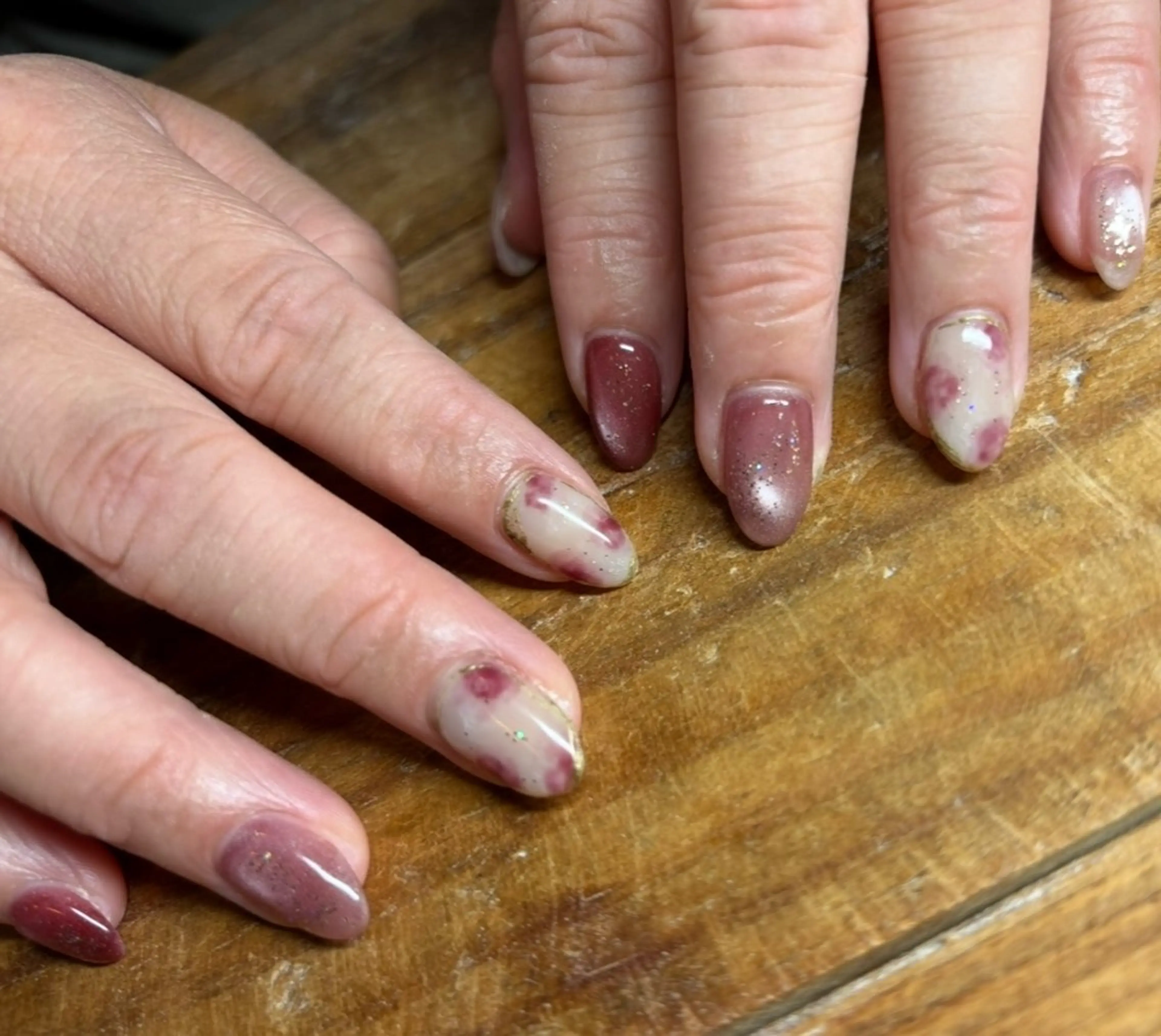 ネイル ゴールド ニュアンスネイル ハンドネイル NailLife🌿 矢場町Maiアートのネイルデザイン