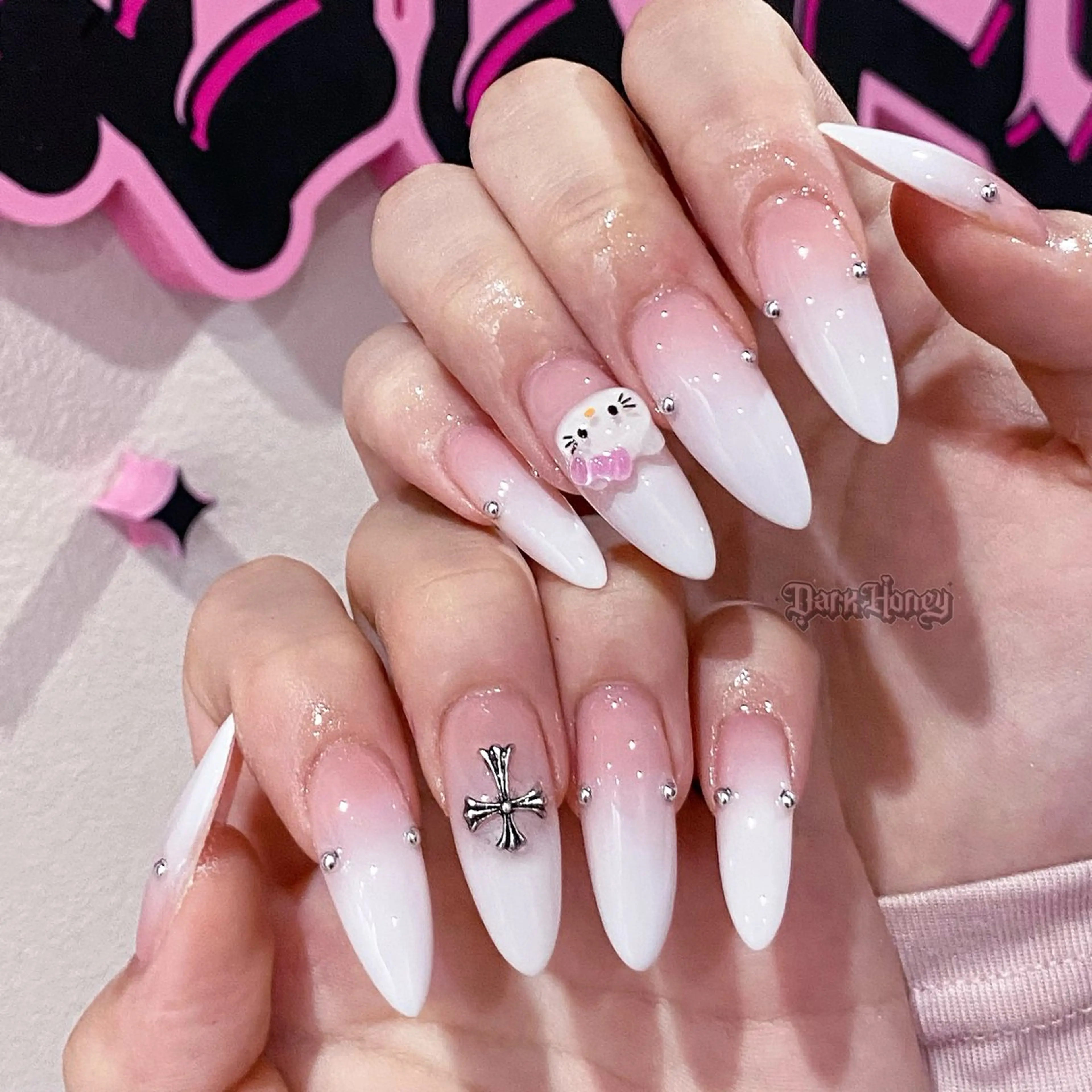 ネイル ハンドネイル Dark honey スカルプ専門原宿店のネイルデザイン