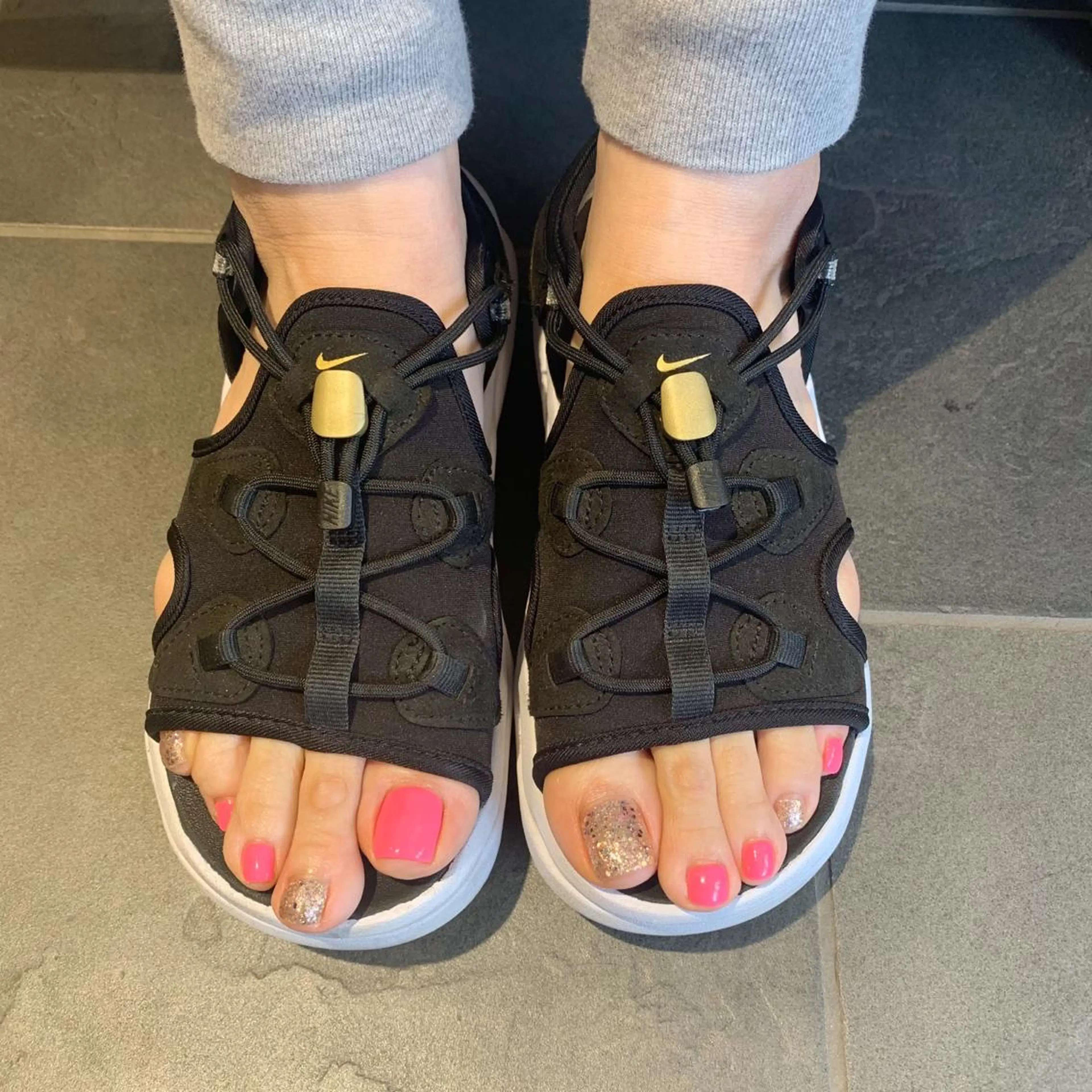 ネイル フットネイル ジェルネイル ラメ(グリッター) ワンカラーネイル パラジェル 鈴木 里奈のネイルデザイン