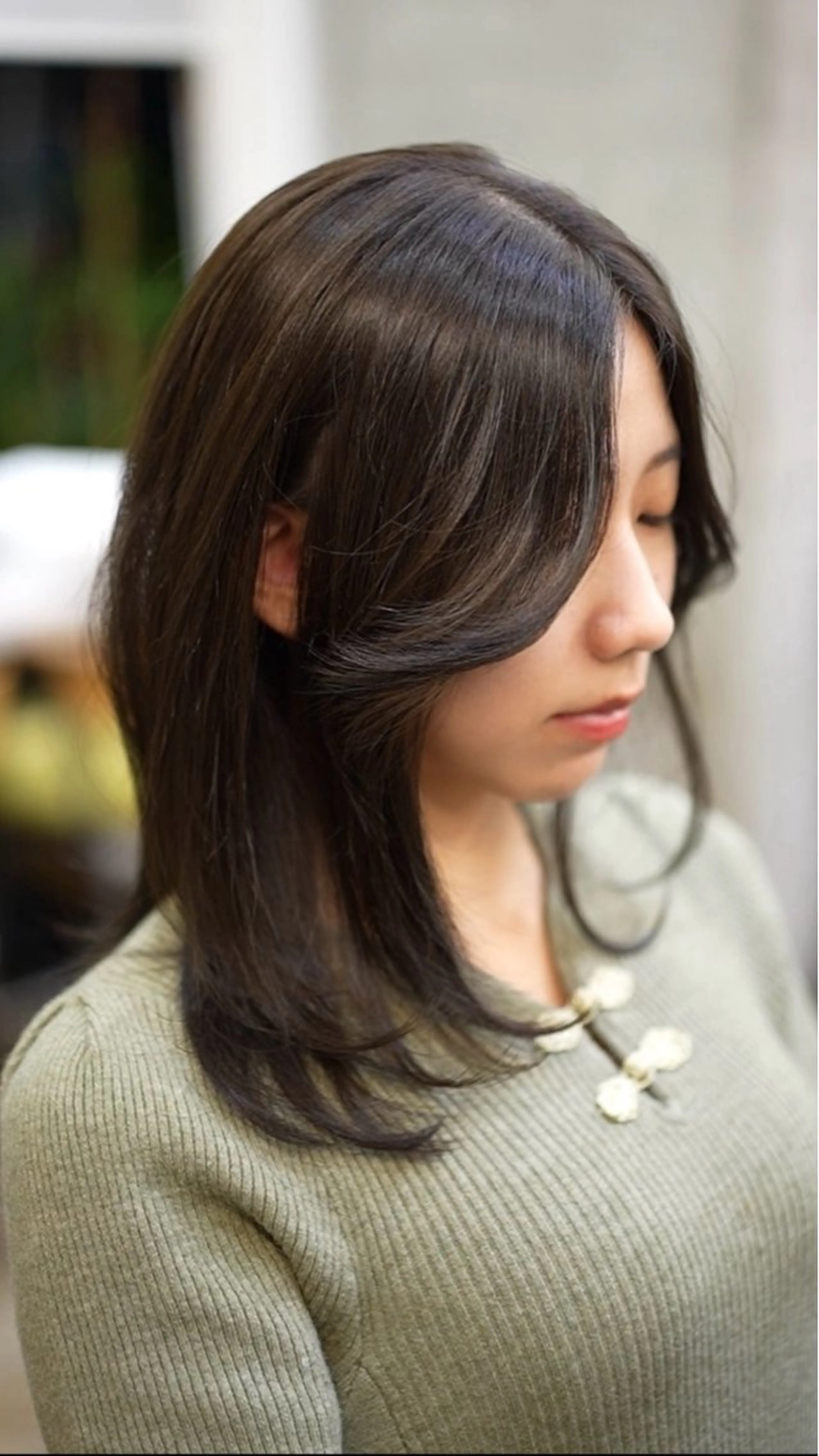 セミロング カラー グレージュ オリーブグレージュ オリーブグレー カット ヘアカラー まとまるレイヤー カット/透明感カラーのヘアスタイル