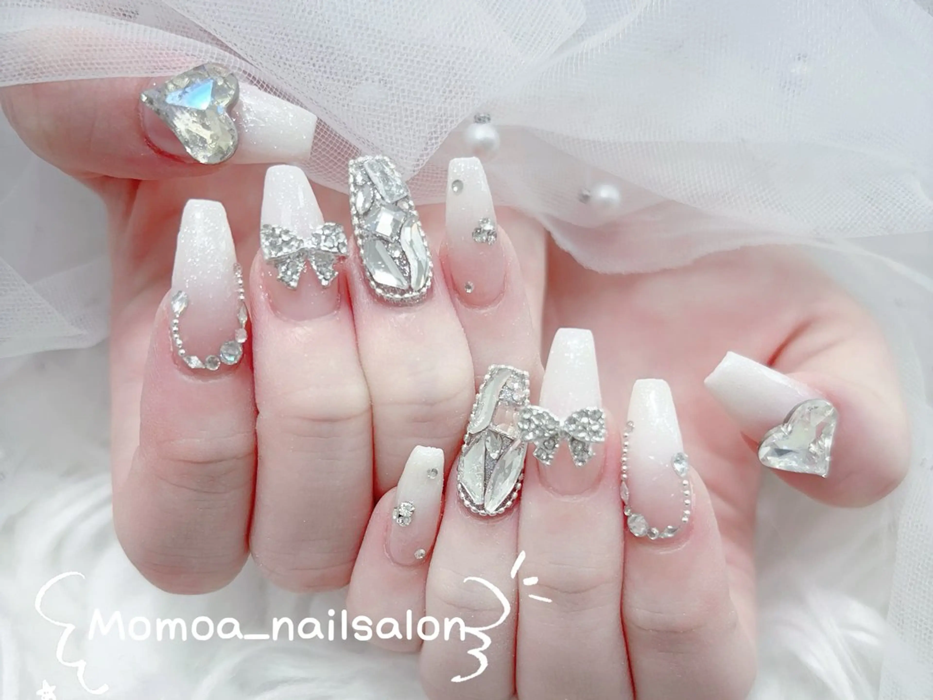 ネイル 成人式 ロングネイル マグネットネイル 大理石ネイル(マーブル) リボン ハンドネイル MoMoA Nail ネイル長さ出し専門店のネイルデザイン