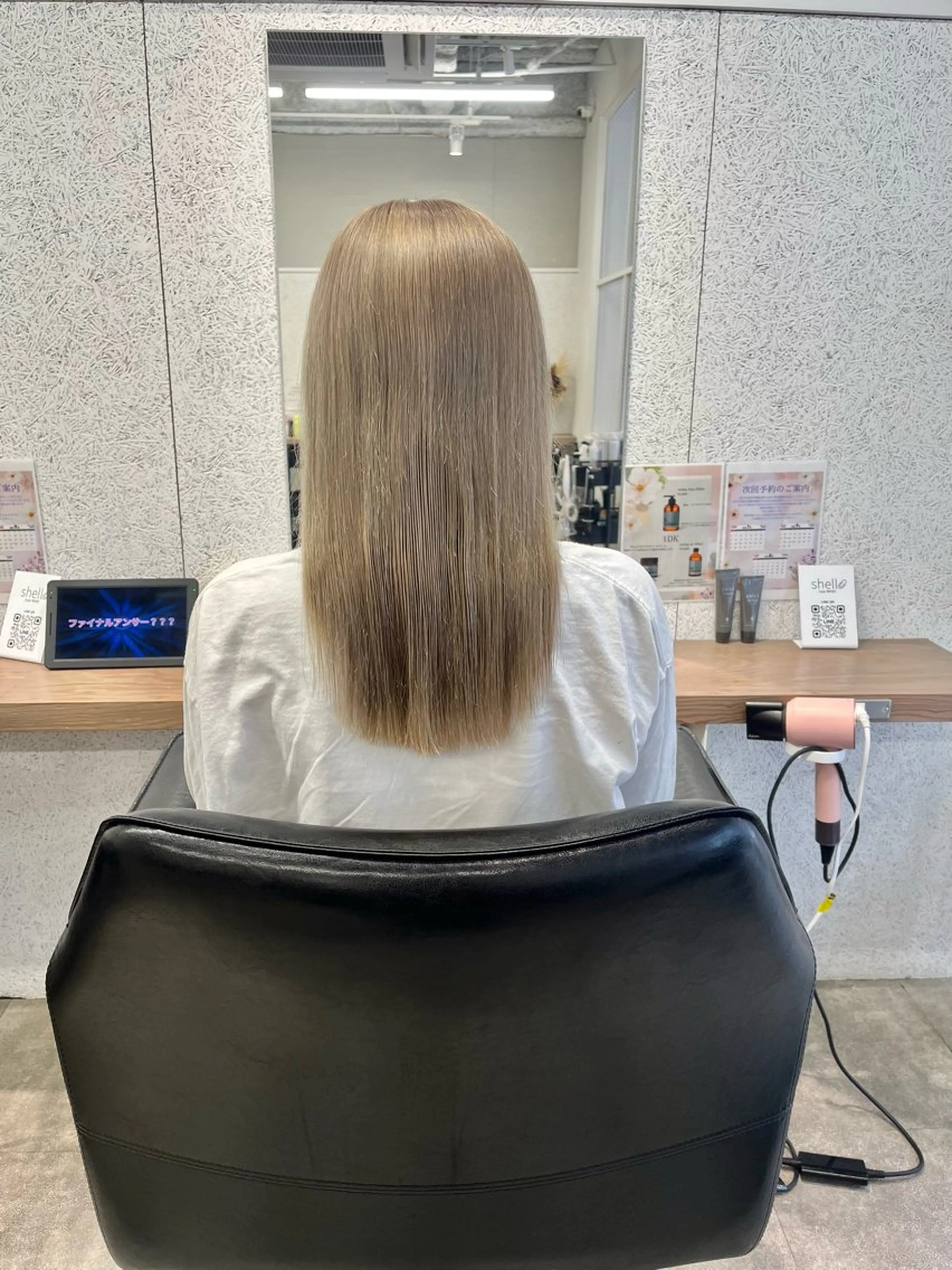 セミロング カラー ヘアアレンジ ベージュカラー ミルクティーベージュ 🍓艶髪/艶カラー ハイトーン/しんたにのヘアスタイル