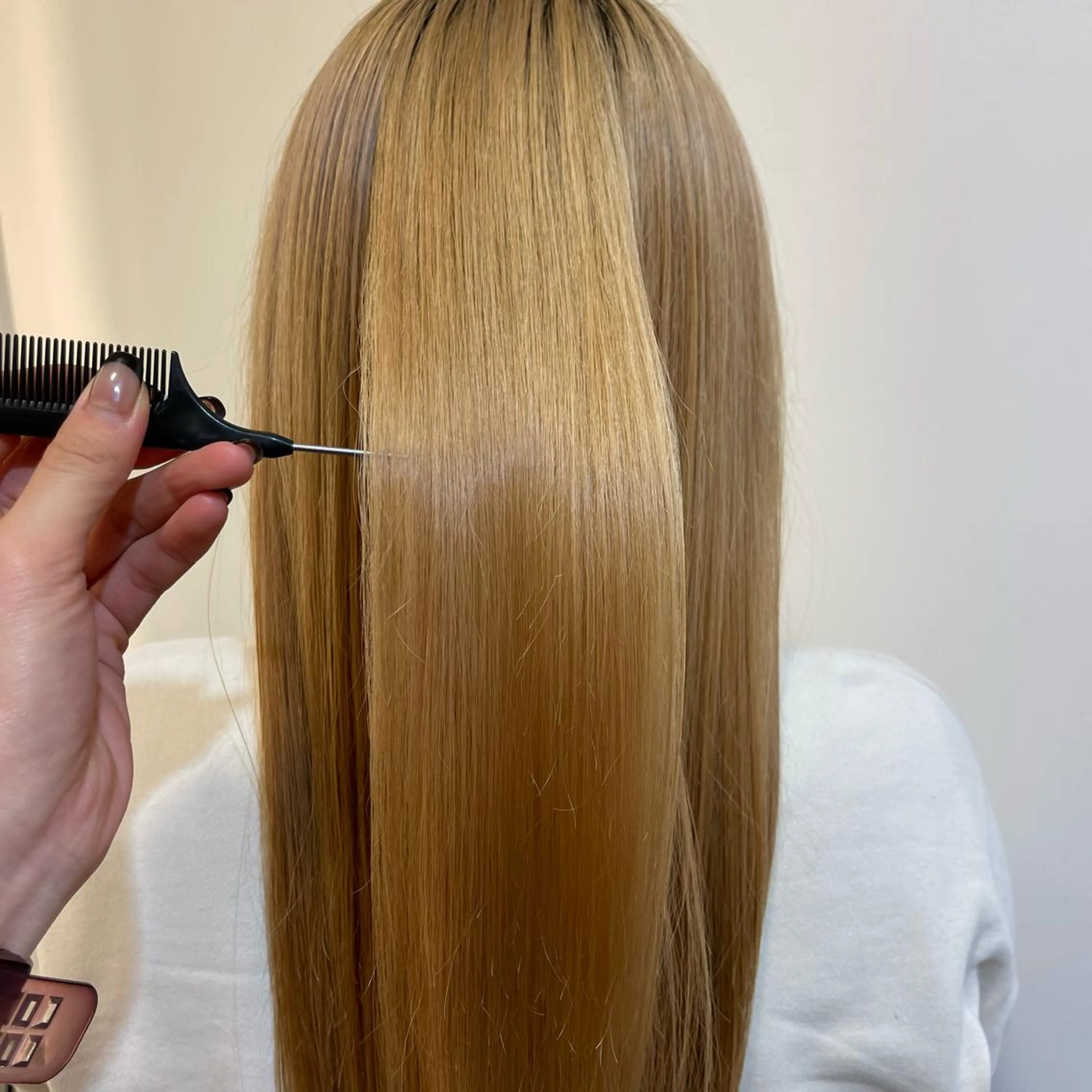 トリートメント エクステ/ハイトーン /レイヤーカットのヘアスタイル