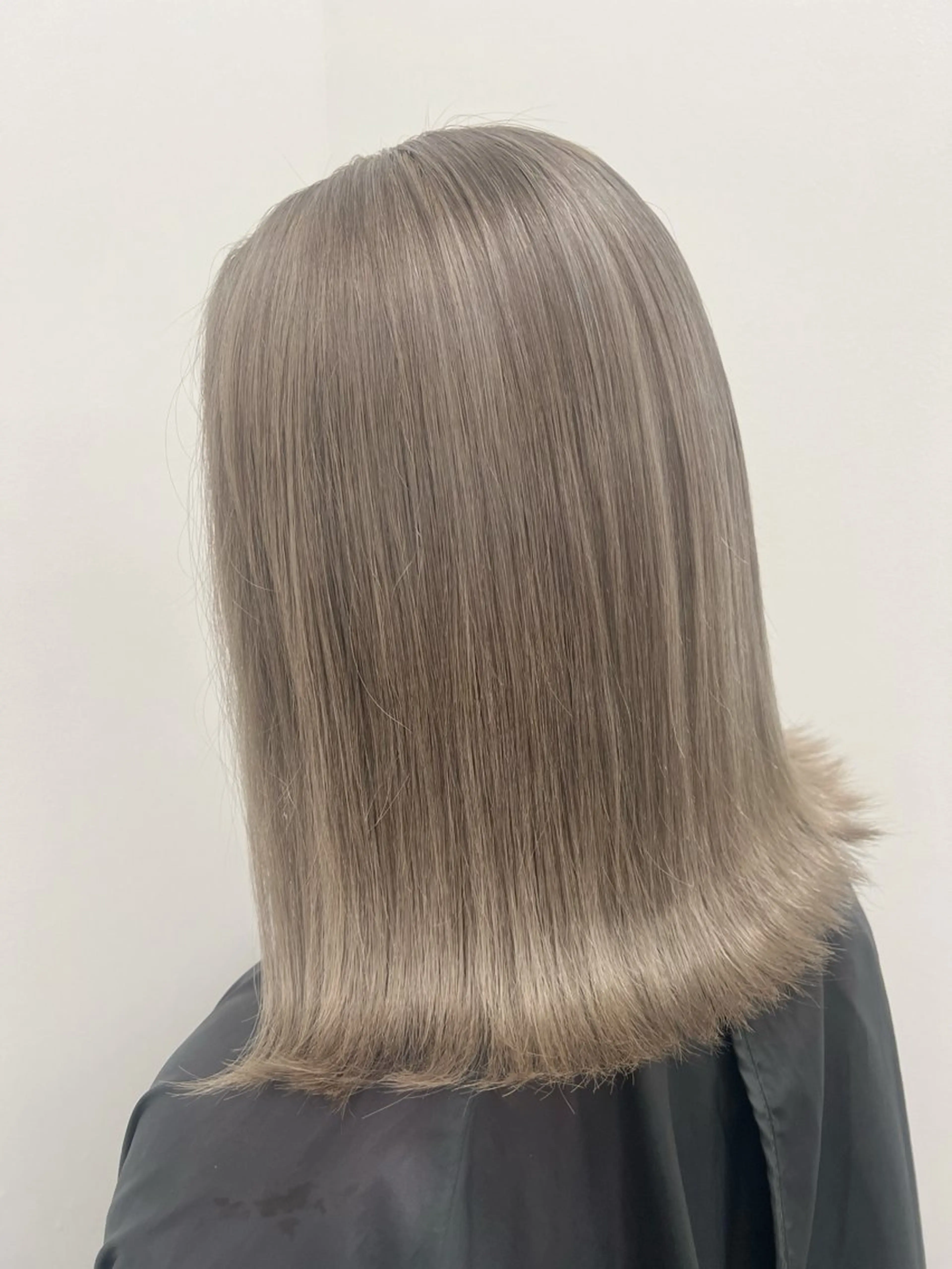 🦋【 ダメージ軽減ブリーチ】🦋全体ケアブリーチ【リタッチもOK】➕透明感カラー➕カット⭐️トリートメント付き⭐️の写真