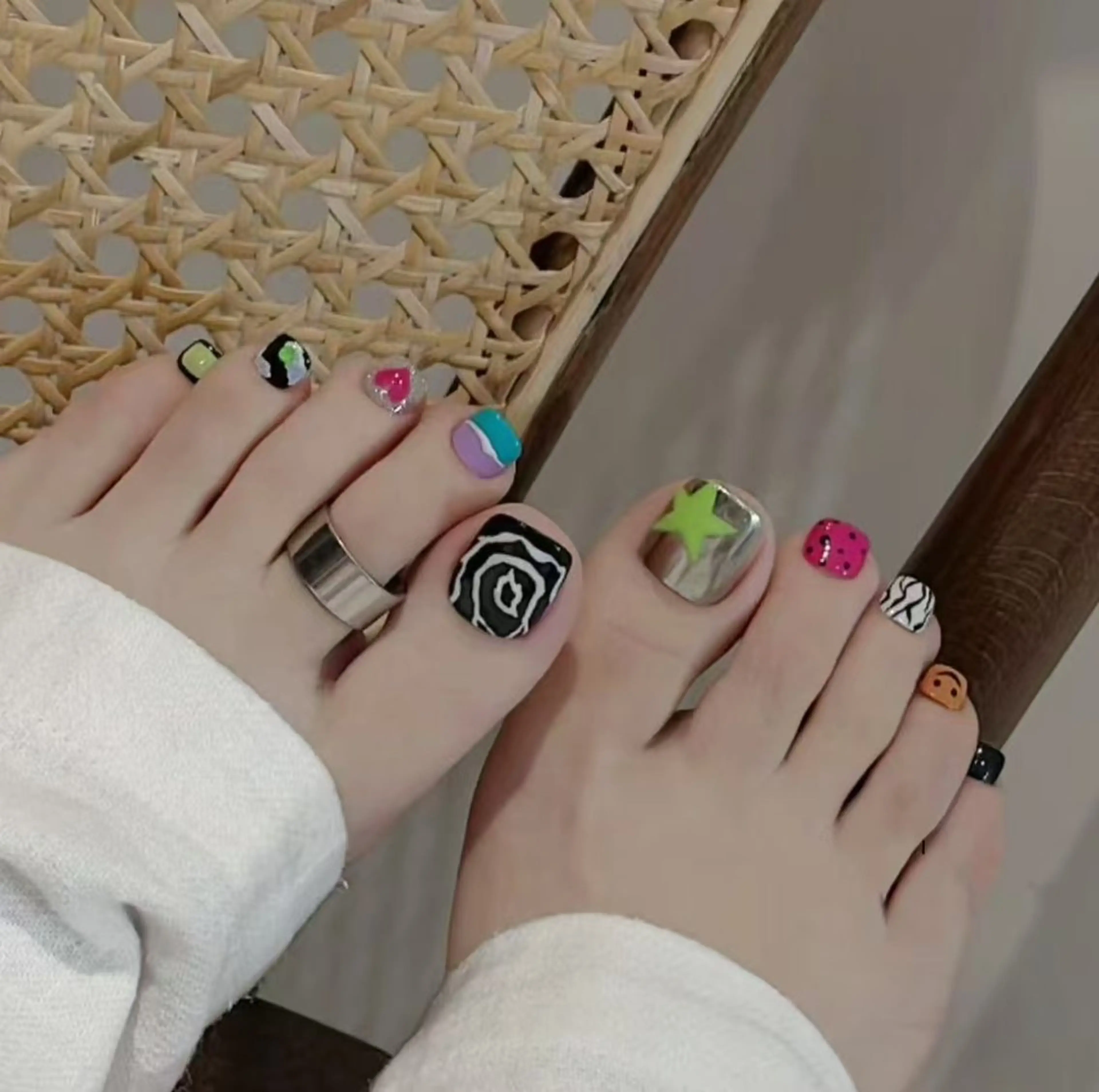 ネイル オーロラネイル フラワーネイル フットネイル フレンチネイル ジェルネイル フットネイル BabyYouMi ねねのネイルデザイン