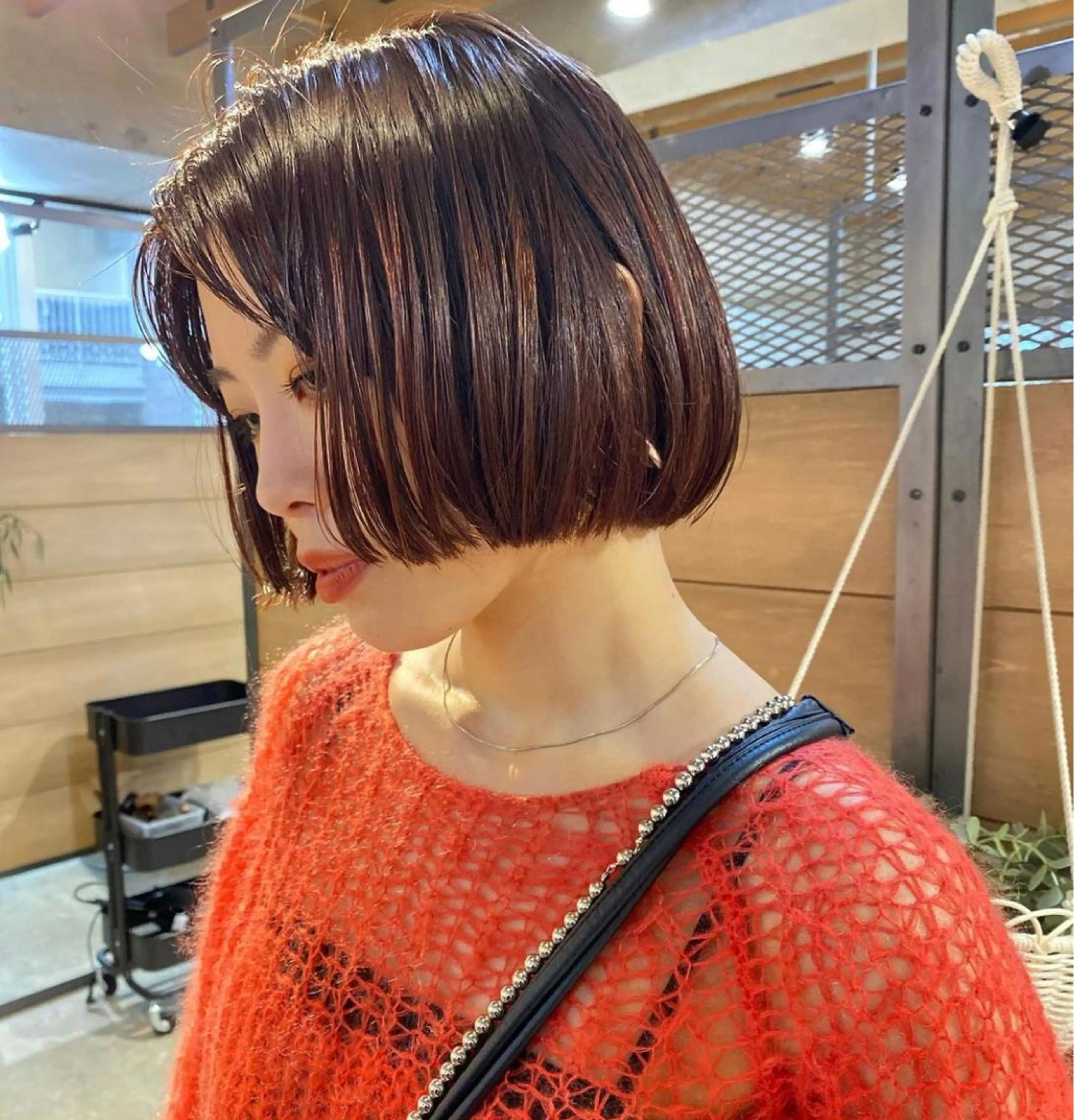 ショート ボブ TOMOYAレイヤー ブリーチ縮毛矯正のヘアスタイル